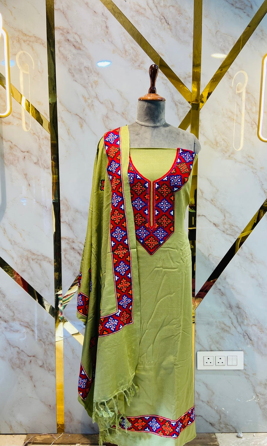 Pure winter 🥶 kinnauri (hand made ) suit( 4 side work )