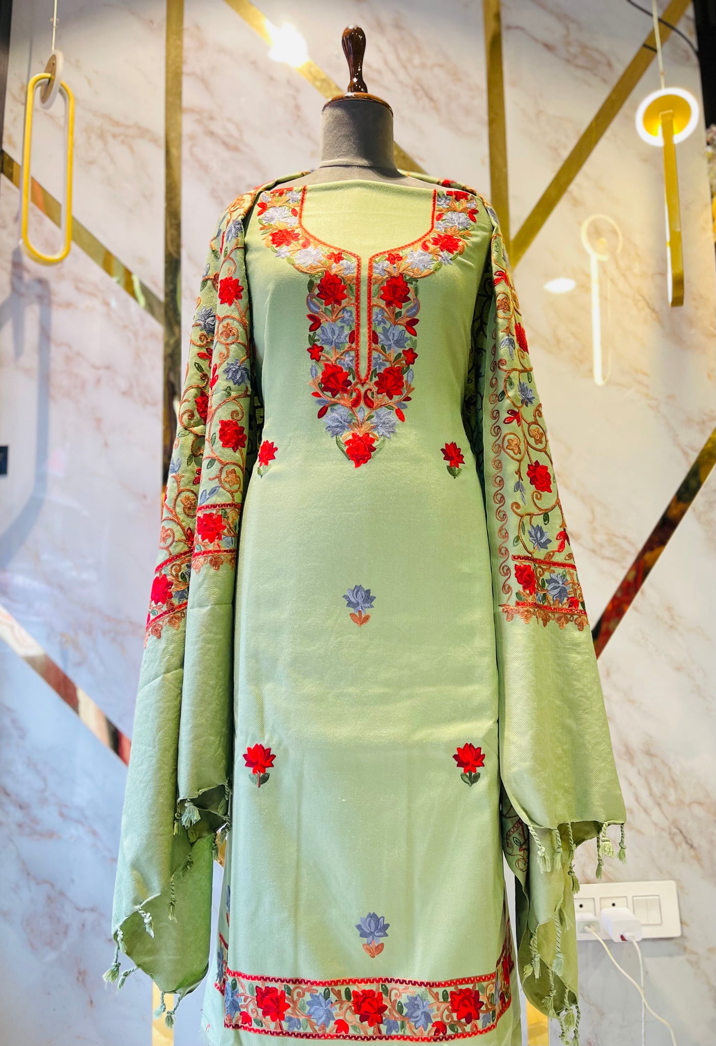 Kashmiri 🥶 winter pure suit (💯%handmade)