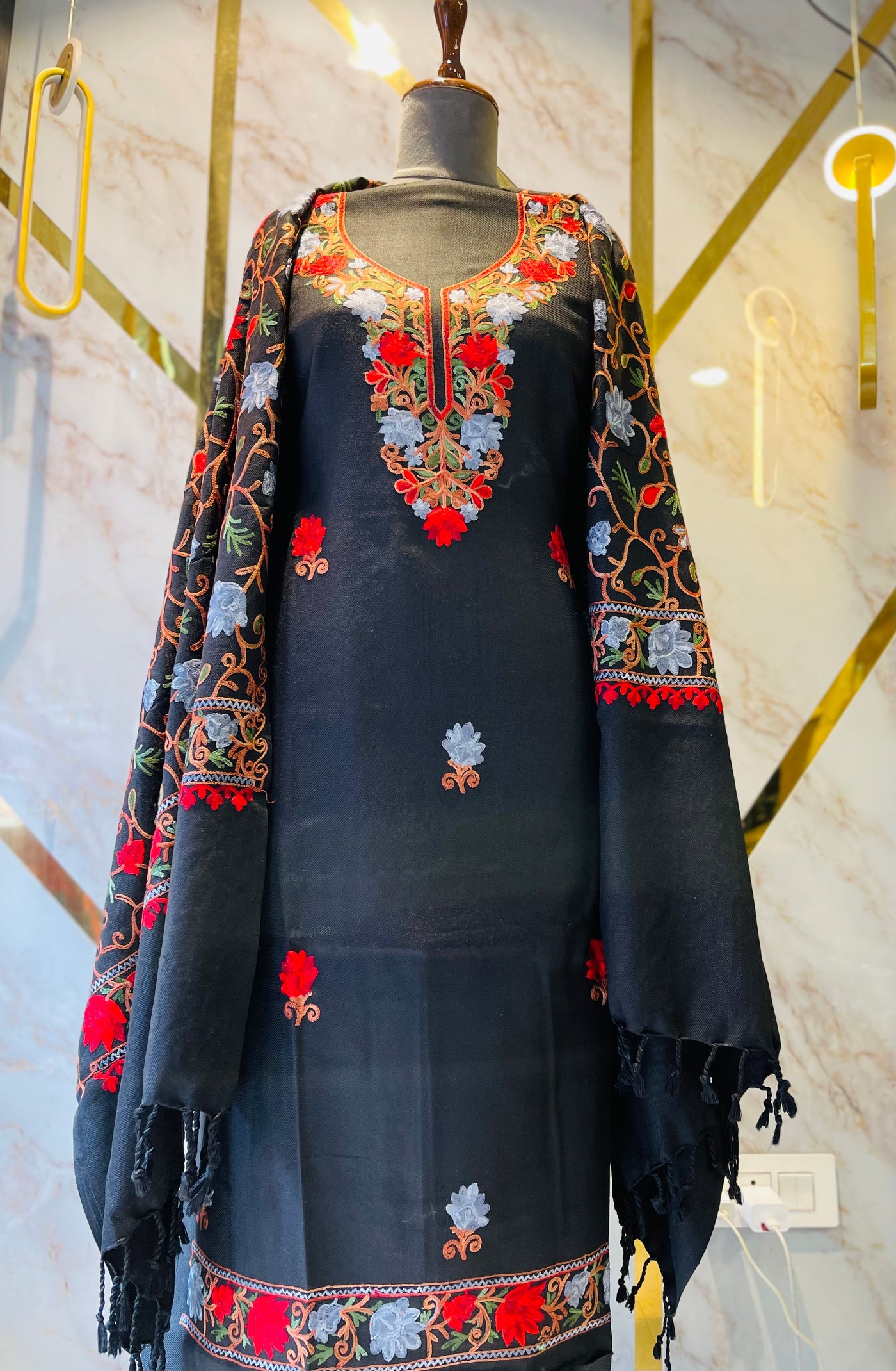 Kashmiri 🥶 winter pure suit (💯%handmade)