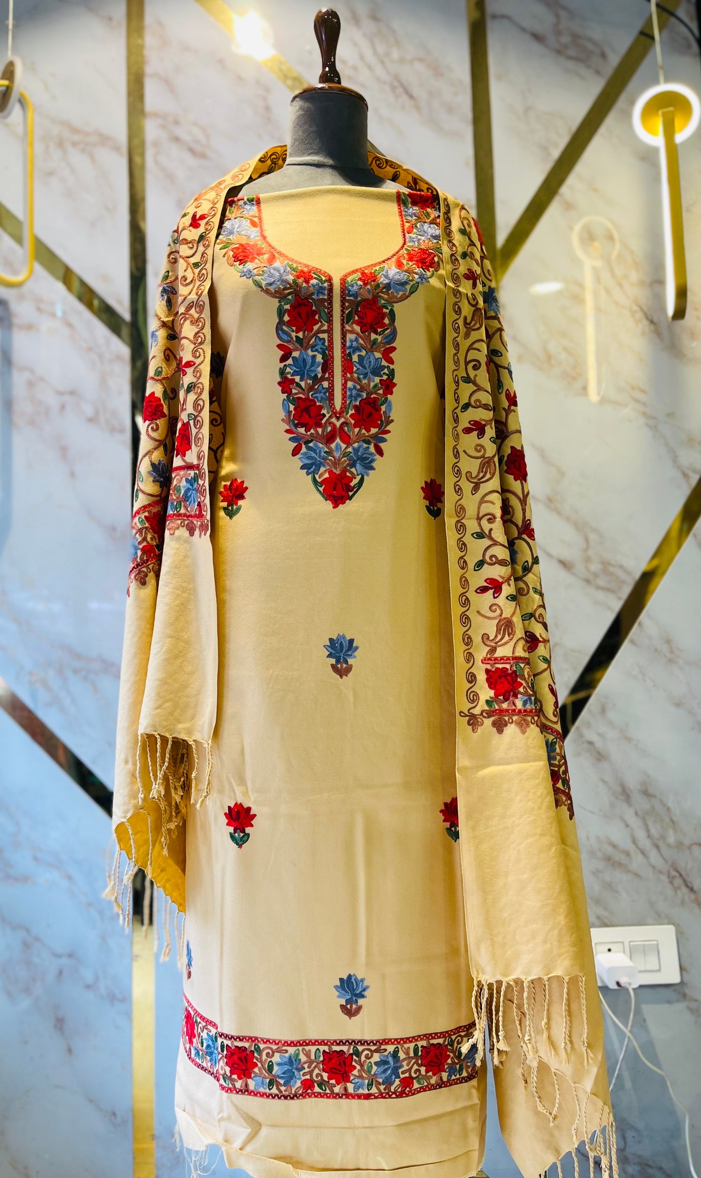 Kashmiri 🥶 winter pure suit (💯%handmade)