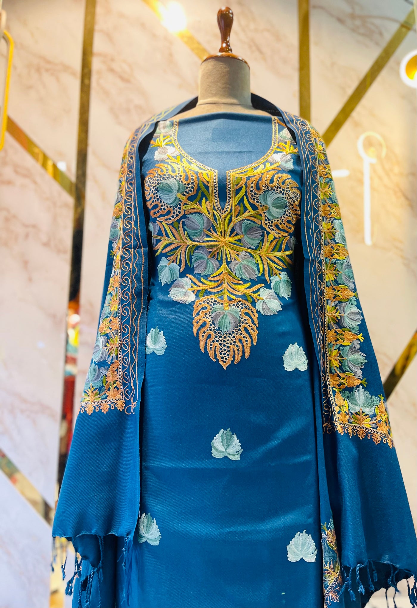 Kashmiri 🥶 winter pure suit (💯%handmade)