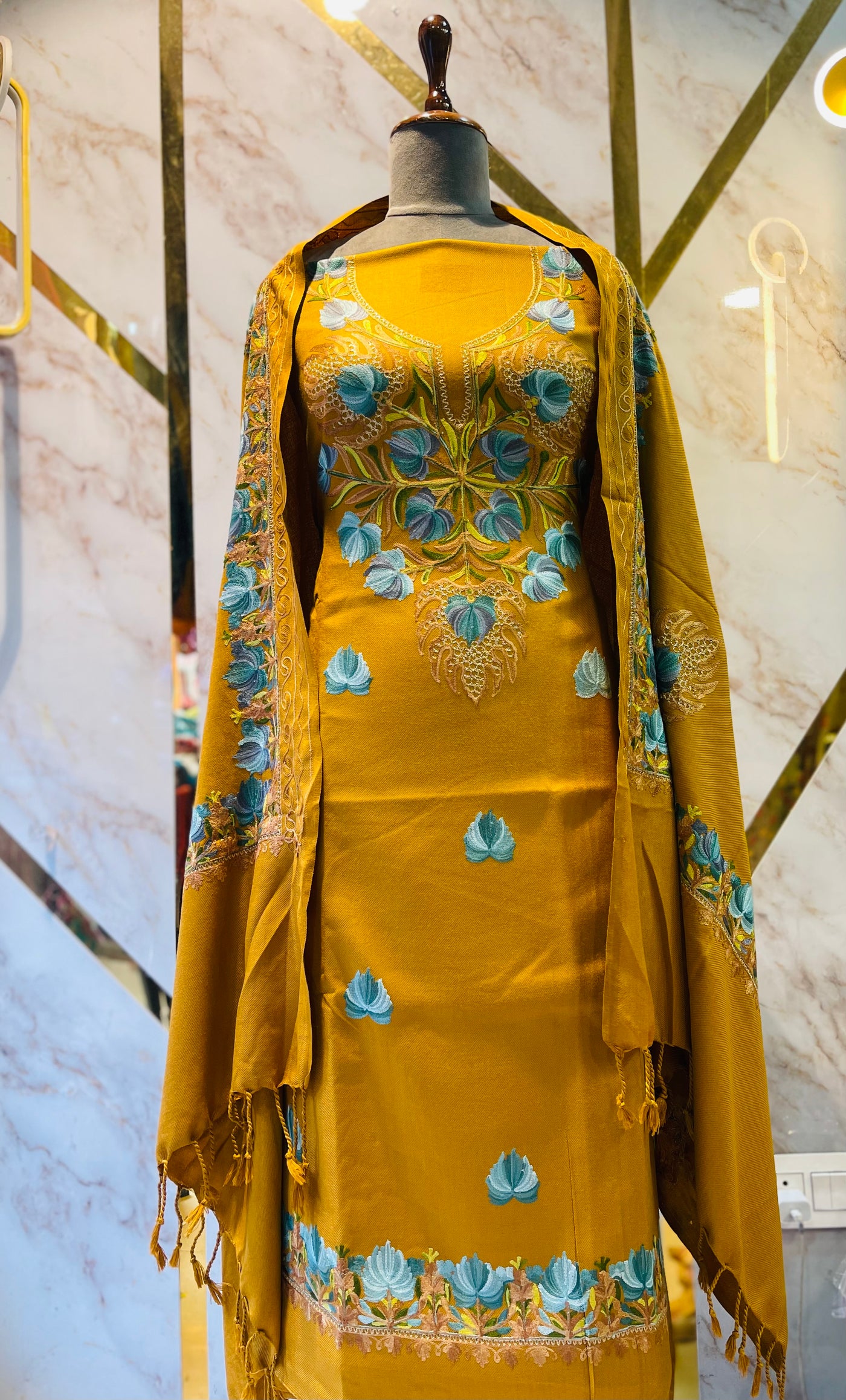 Kashmiri 🥶 winter pure suit (💯%handmade)