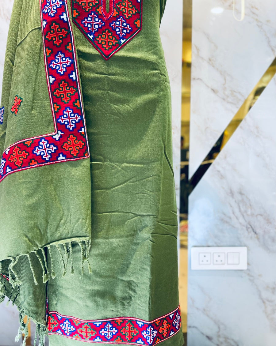 Pure winter 🥶 kinnauri (hand made ) suit( 4 side work )