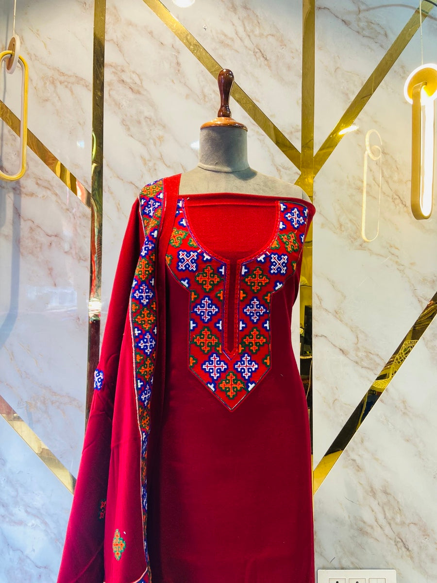 Pure winter 🥶 kinnauri (hand made ) suit( 4 side work)