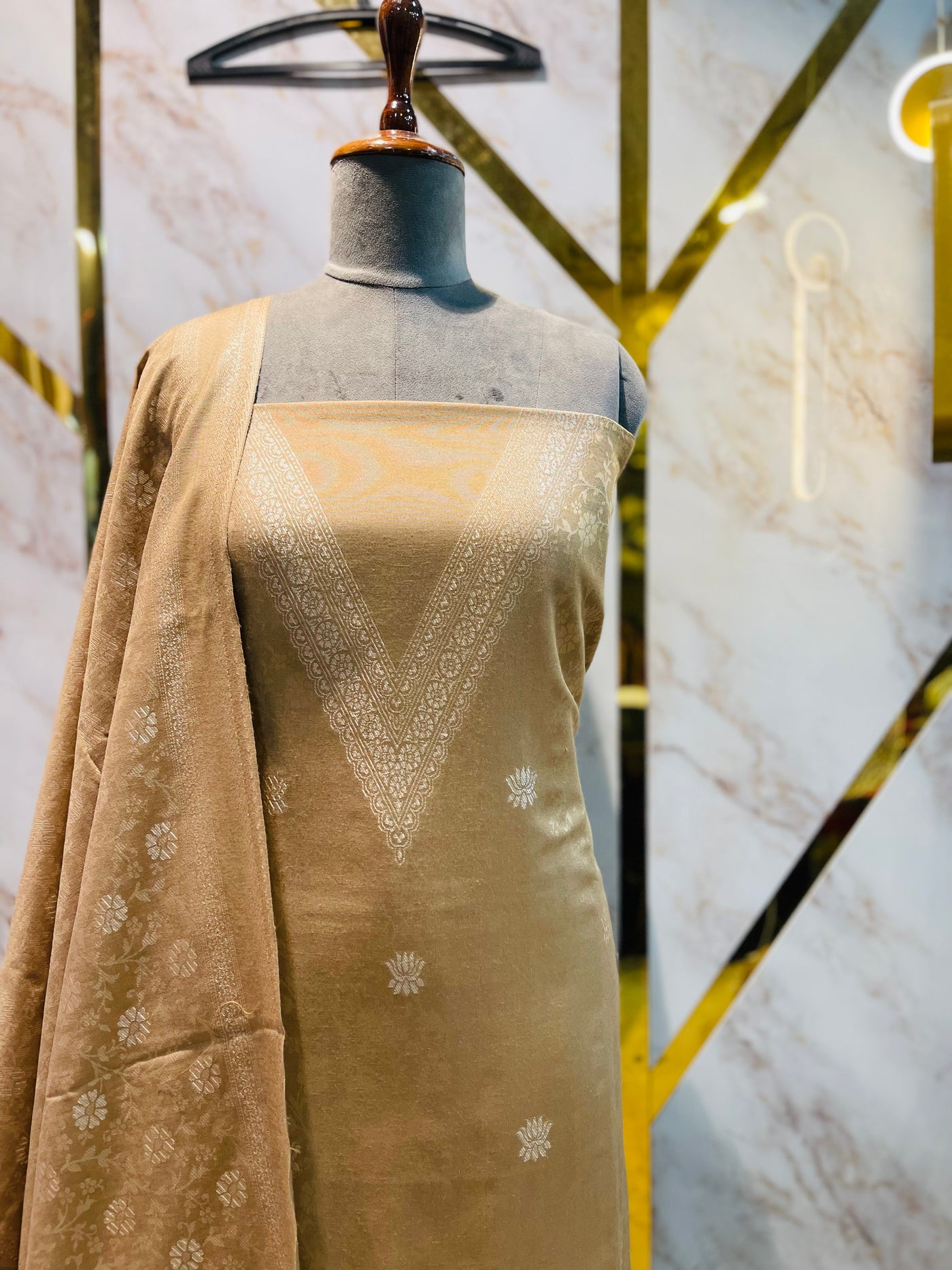 V neck Woollen party 🎉 suit 🥶