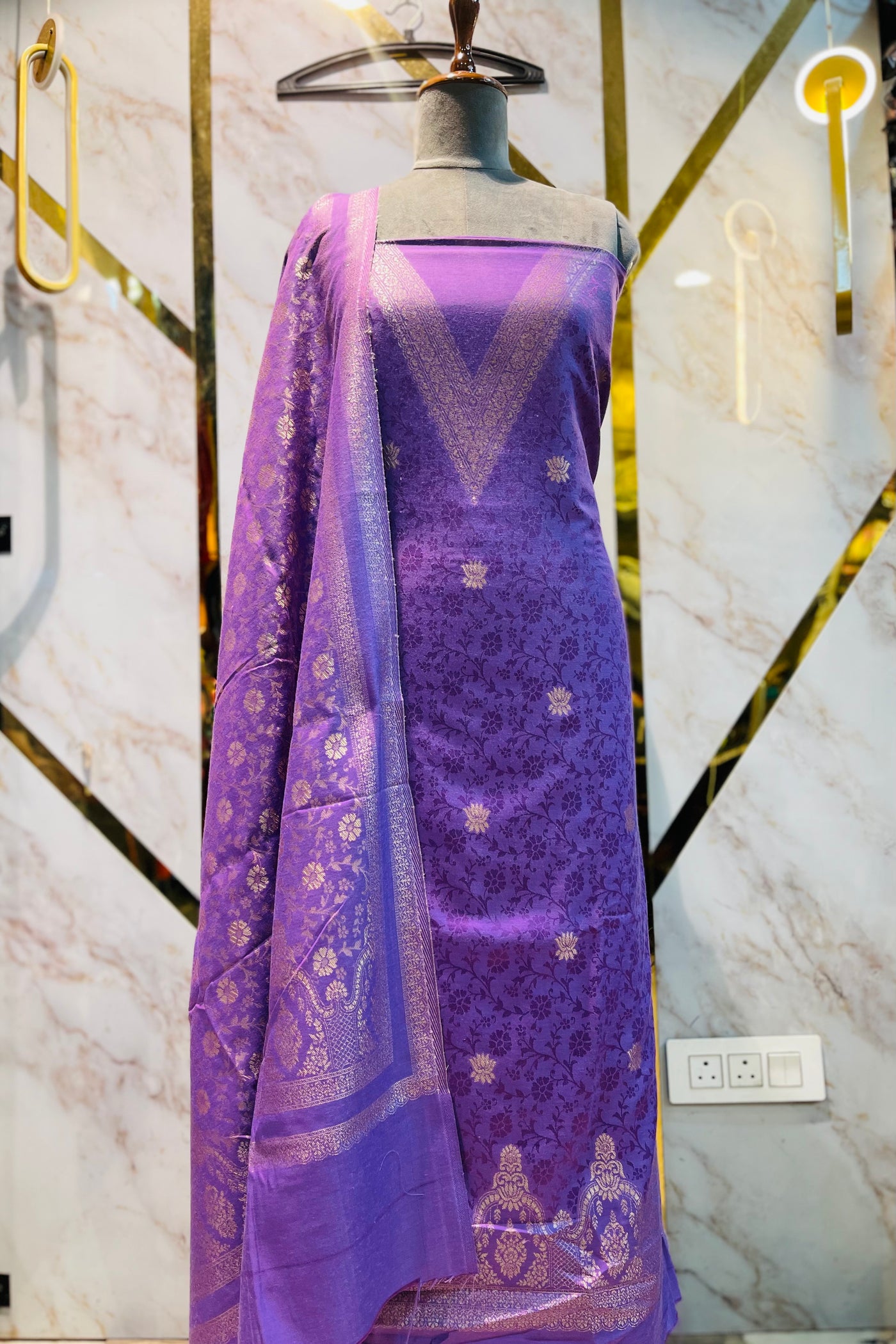 V neck Woollen party 🎉 suit 🥶