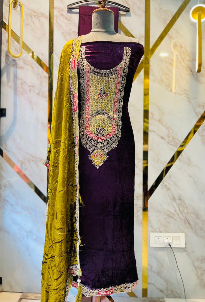 Premium makmal   velvet  🥶 suit