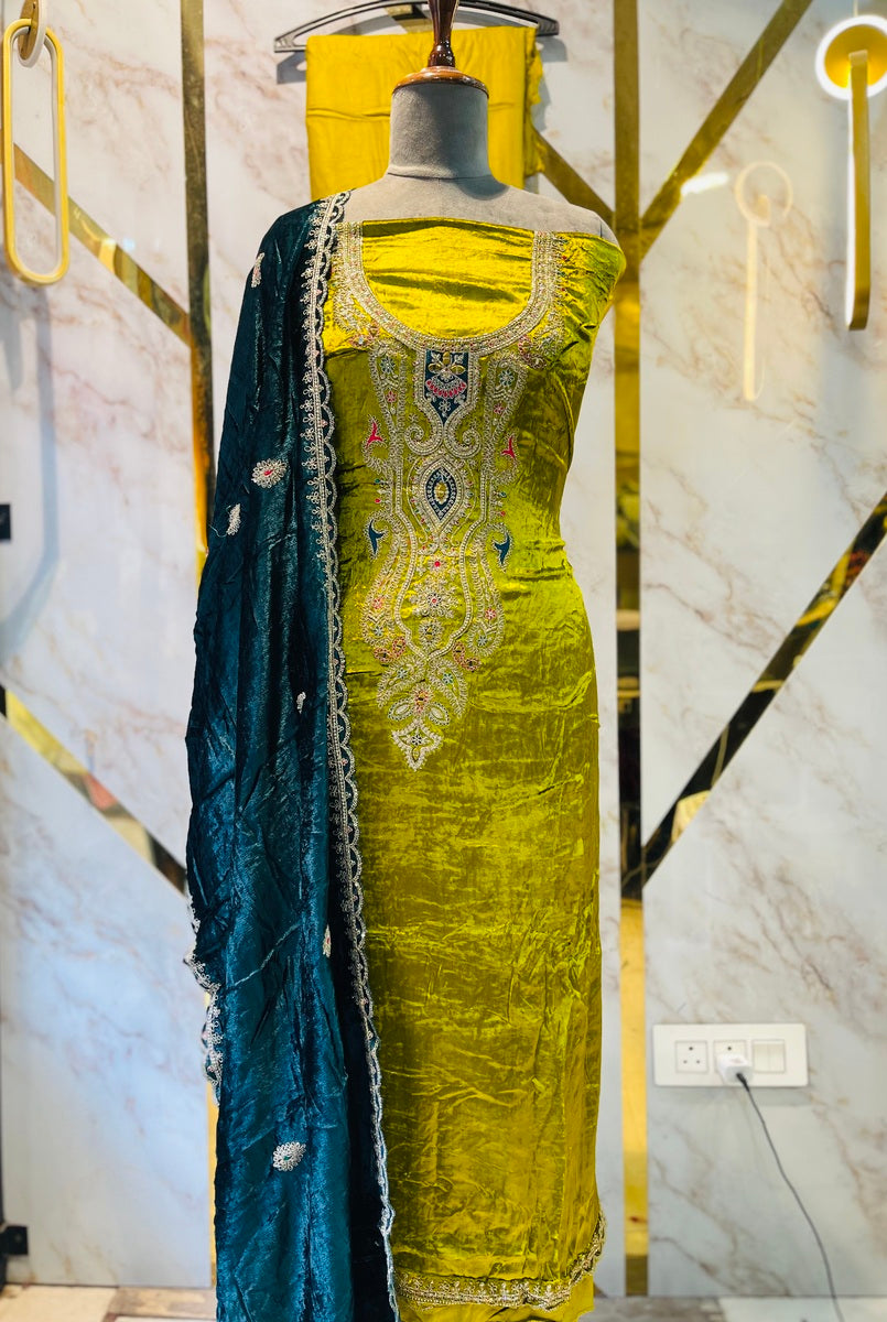 Premium makmal   velvet  🥶 suit