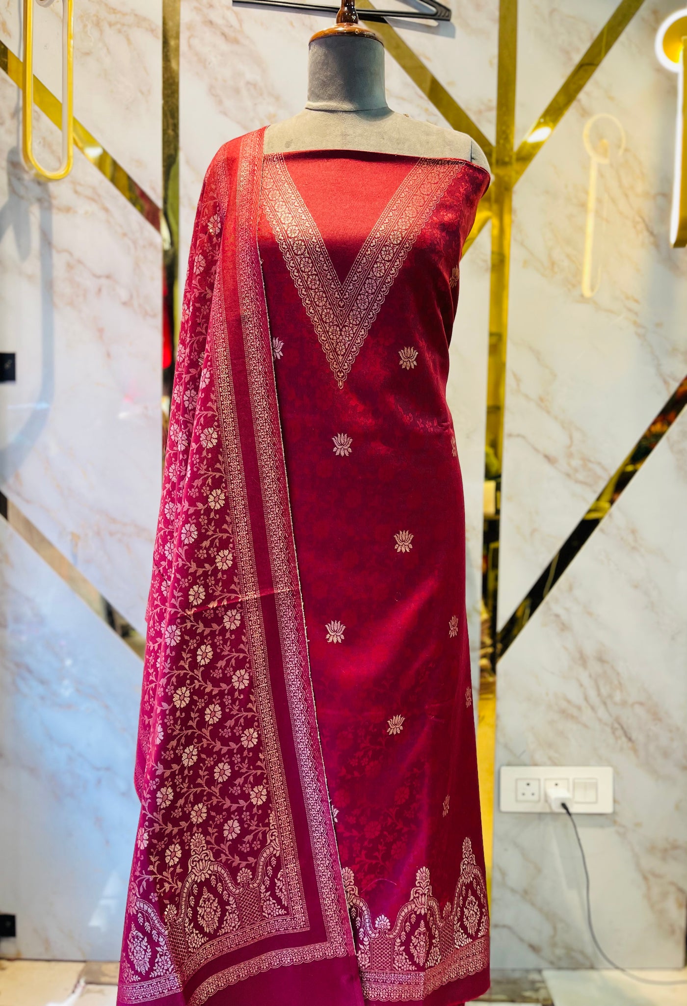 V neck Woollen party 🎉 suit 🥶