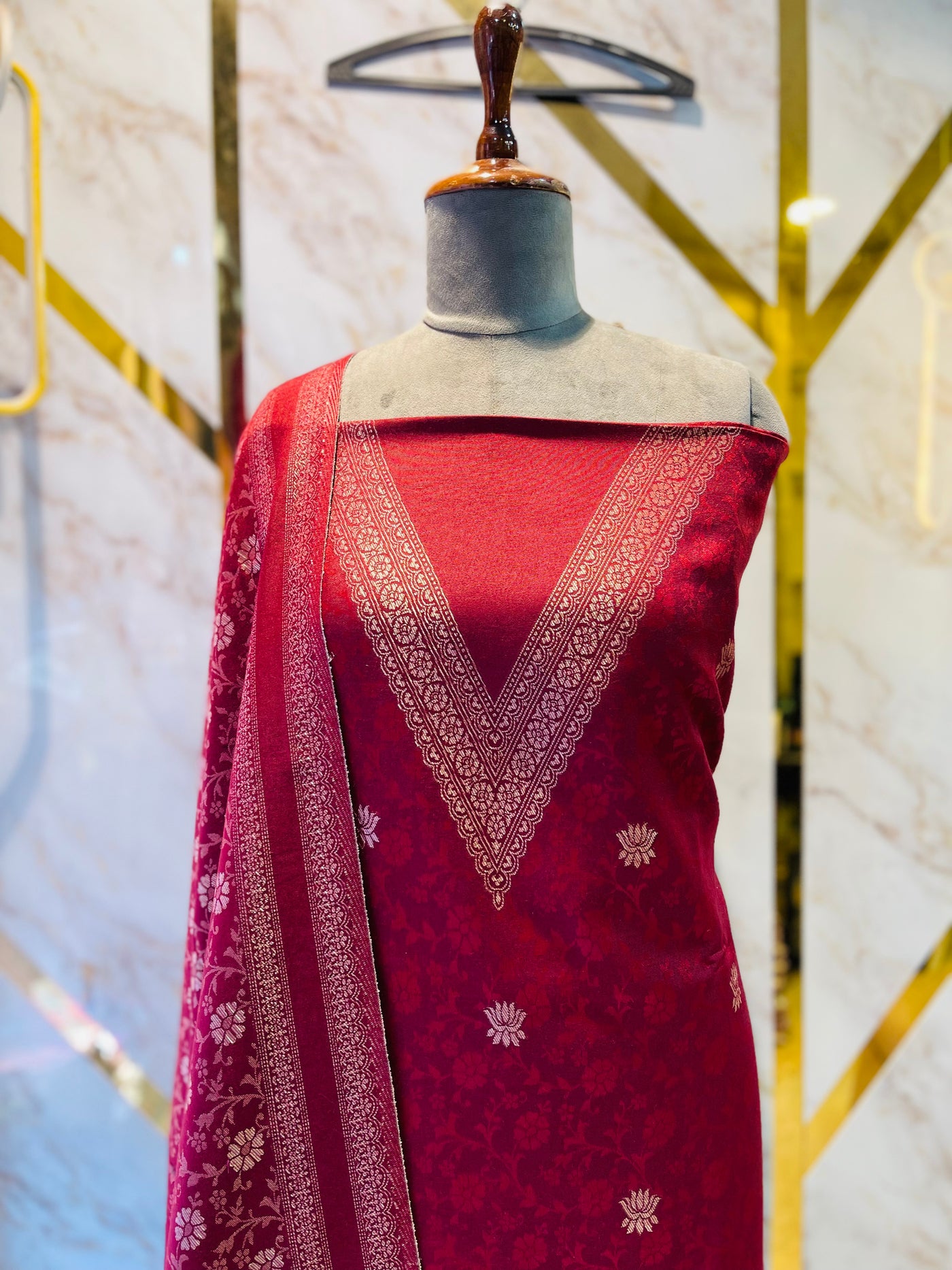 V neck Woollen party 🎉 suit 🥶