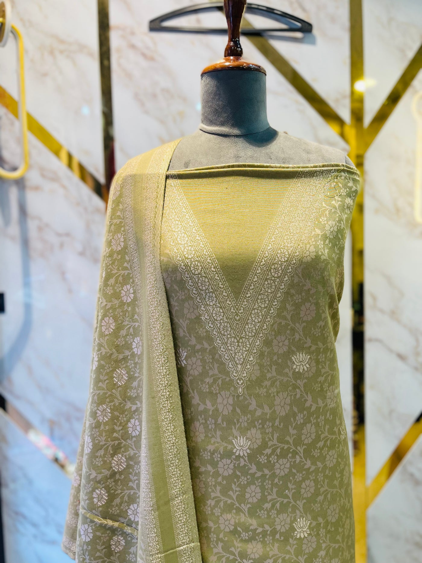 V neck Woollen party 🎉 suit 🥶