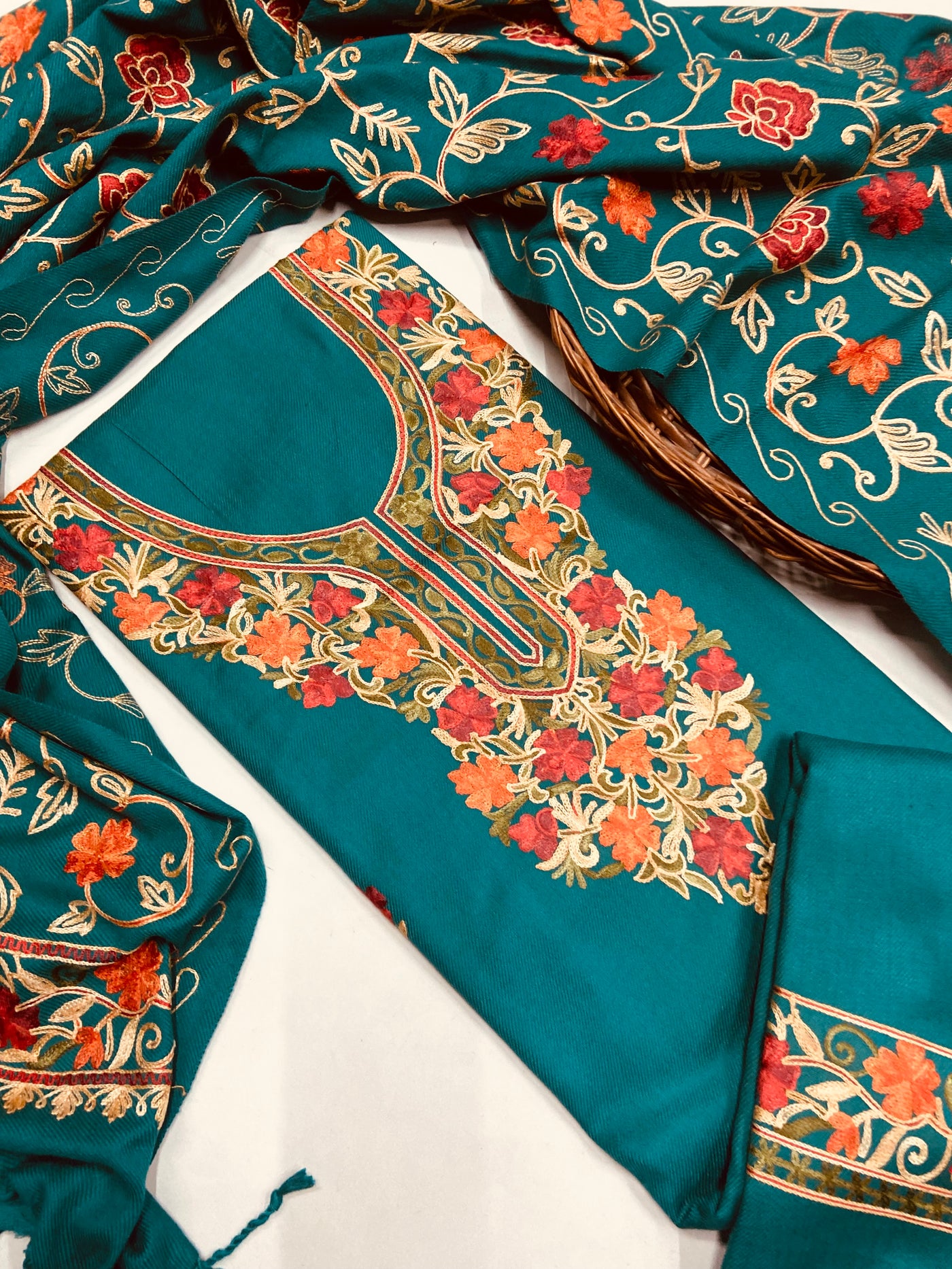 Kashmiri 🥶 winter pure suit (💯%handmade )