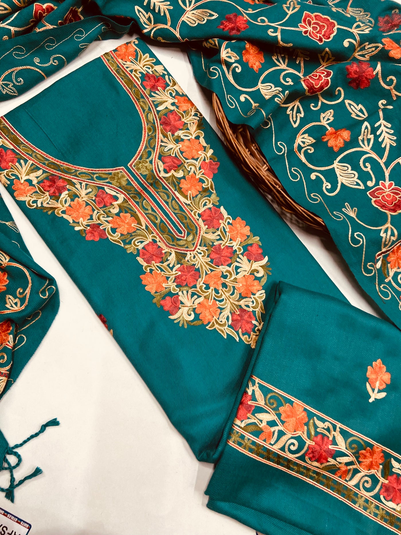 Kashmiri 🥶 winter pure suit (💯%handmade )