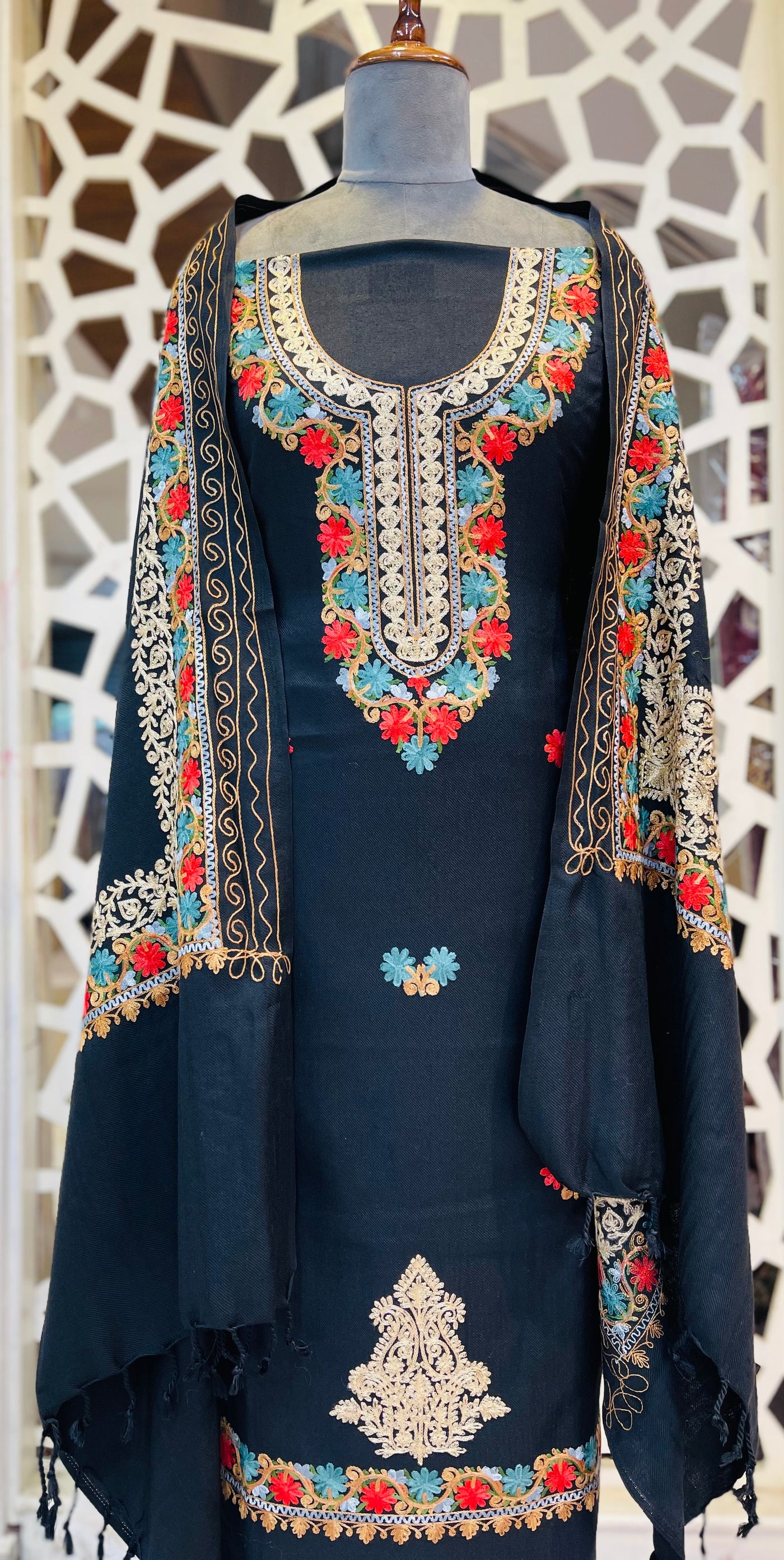 Kashmiri 🥶 winter pure suit (💯%handmade)