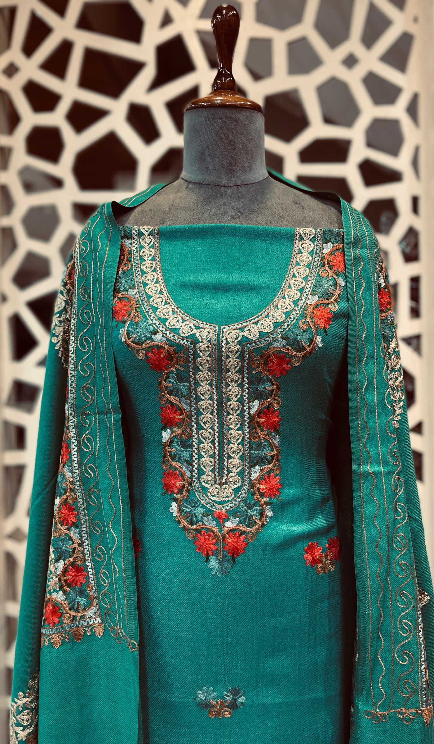 Kashmiri 🥶 winter pure suit (💯%handmade)