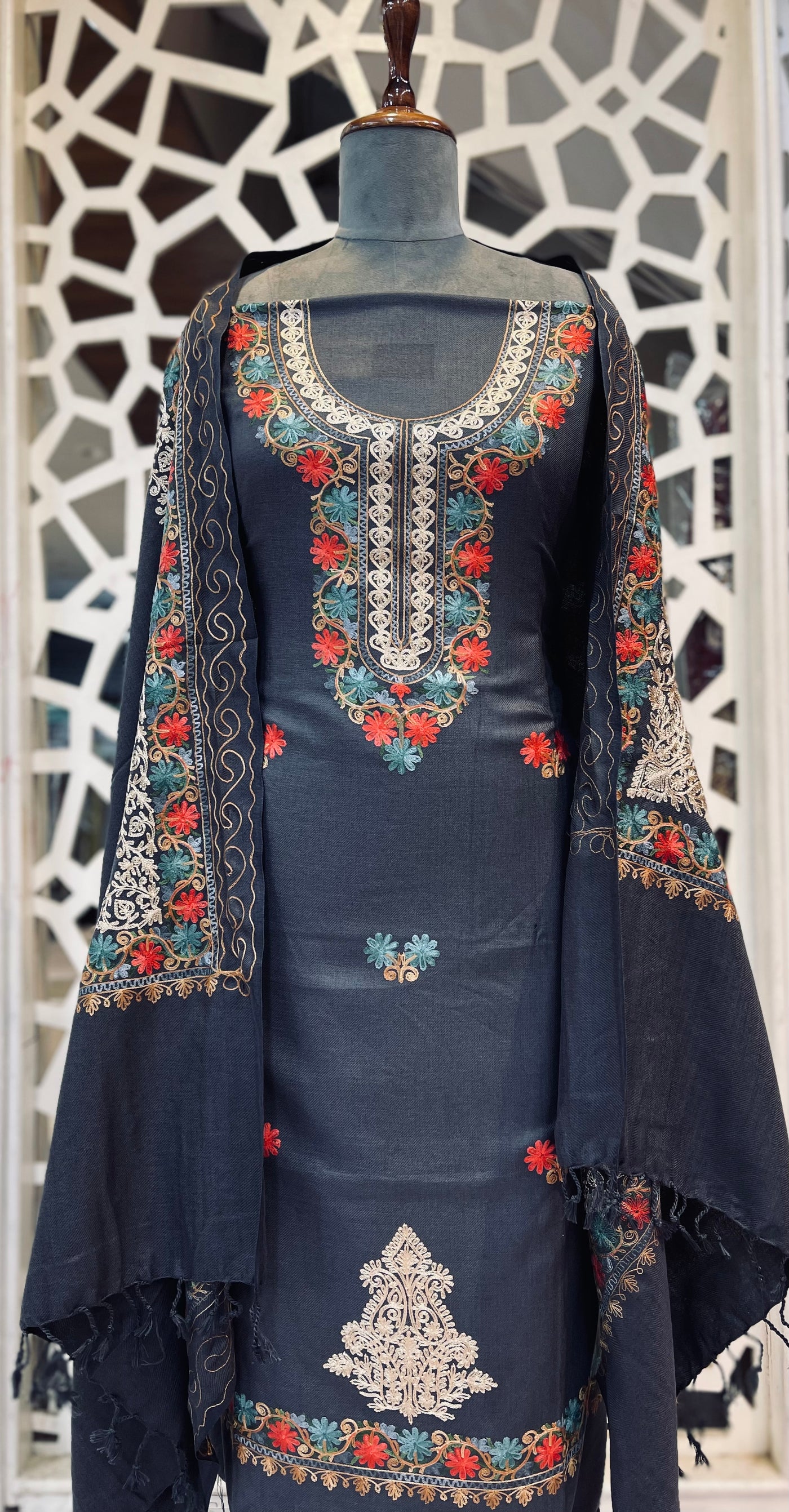 Kashmiri 🥶 winter pure suit (💯%handmade)