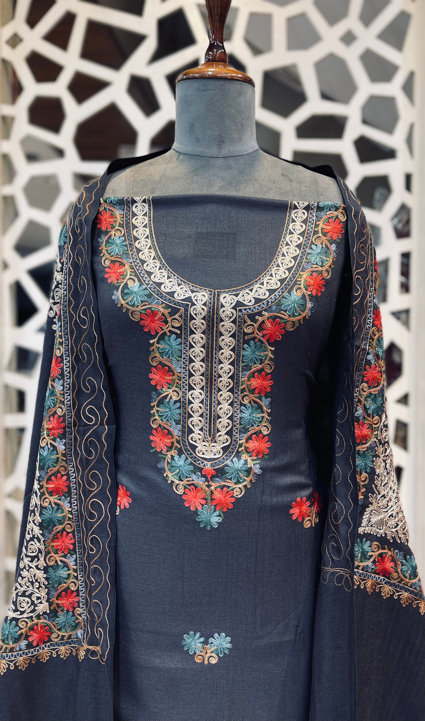 Kashmiri 🥶 winter pure suit (💯%handmade)