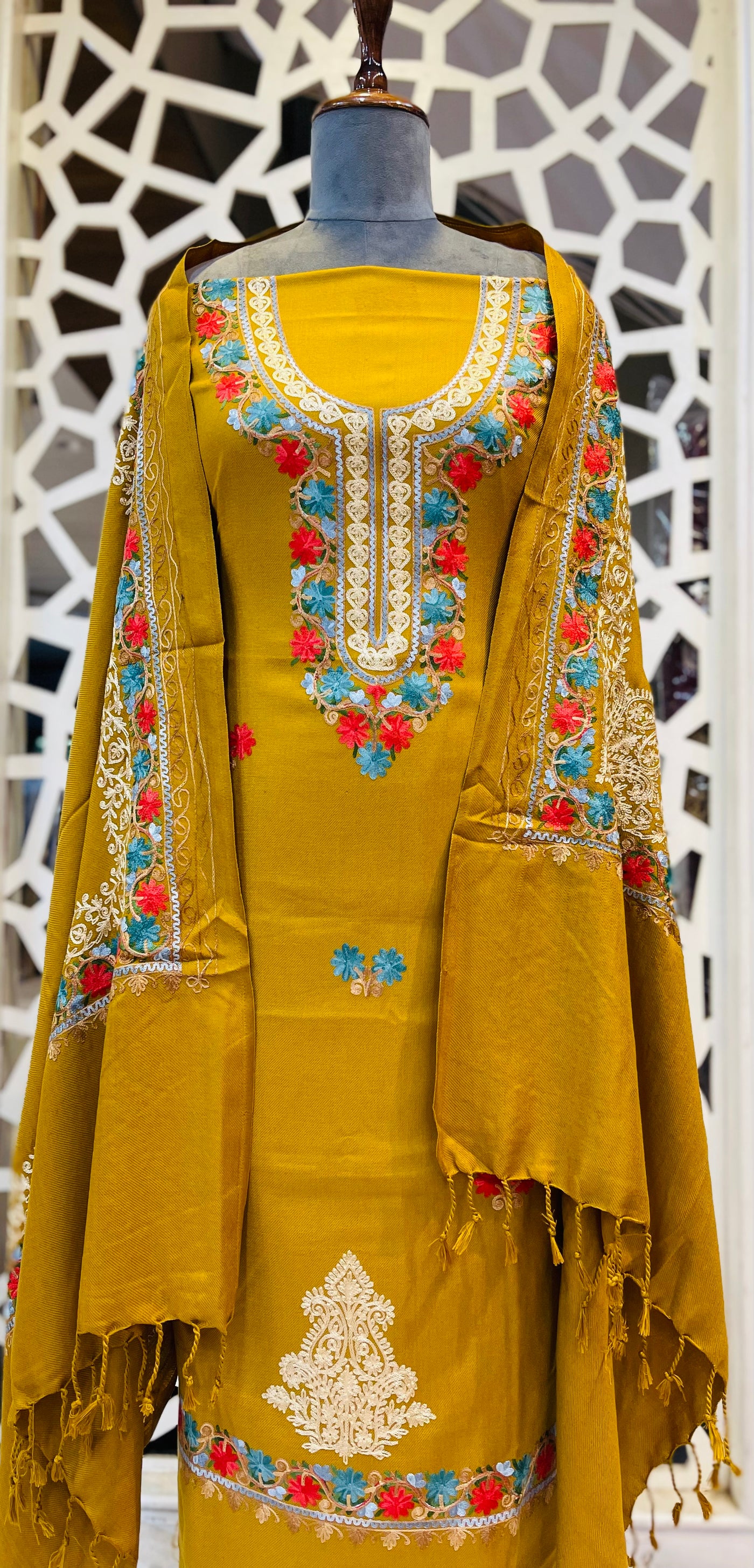 Kashmiri 🥶 winter pure suit (💯%handmade)