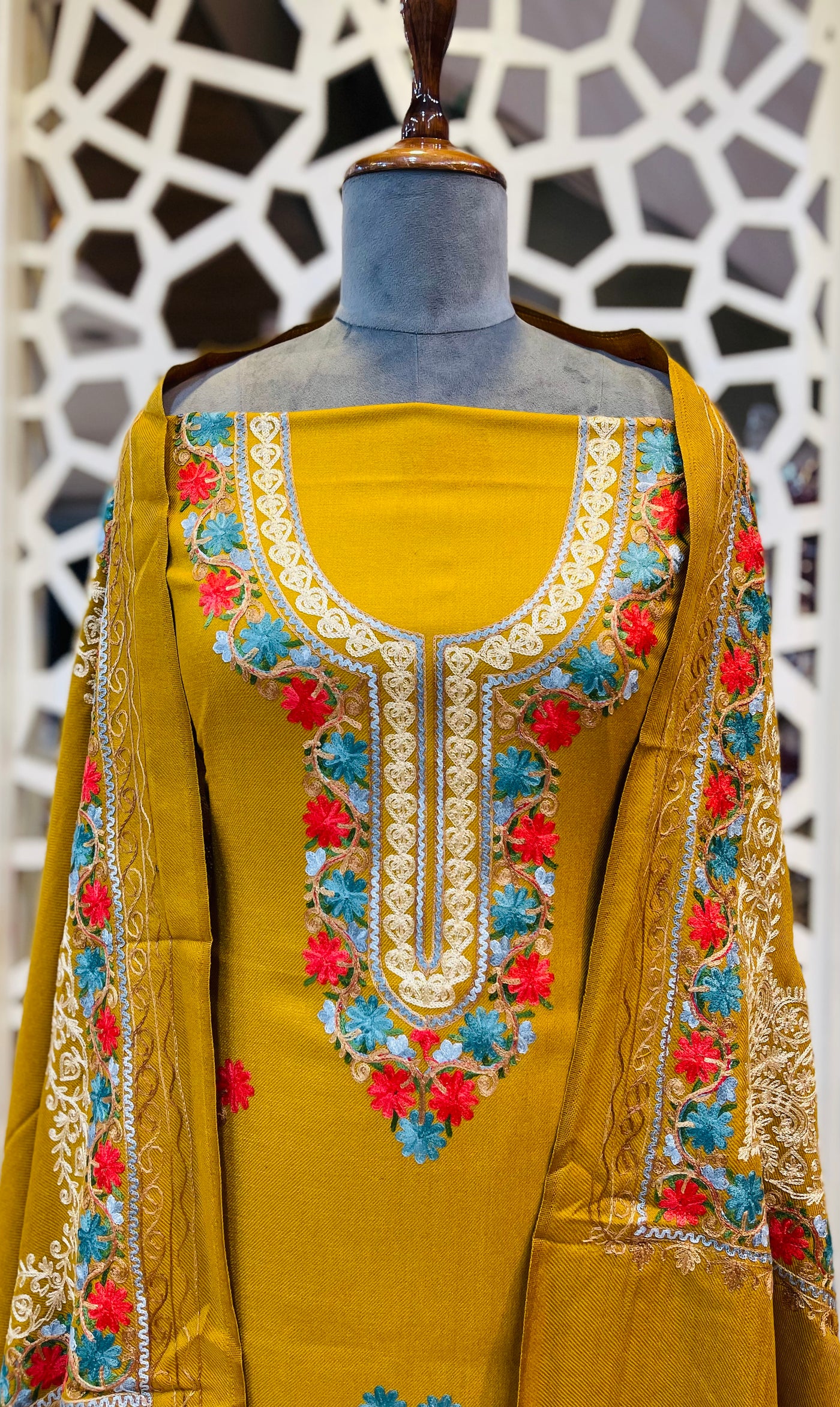 Kashmiri 🥶 winter pure suit (💯%handmade)