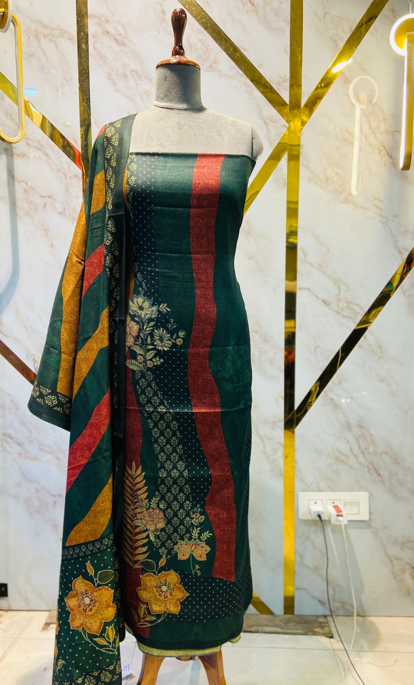 Premium Shimar Pashmina kani print Suit