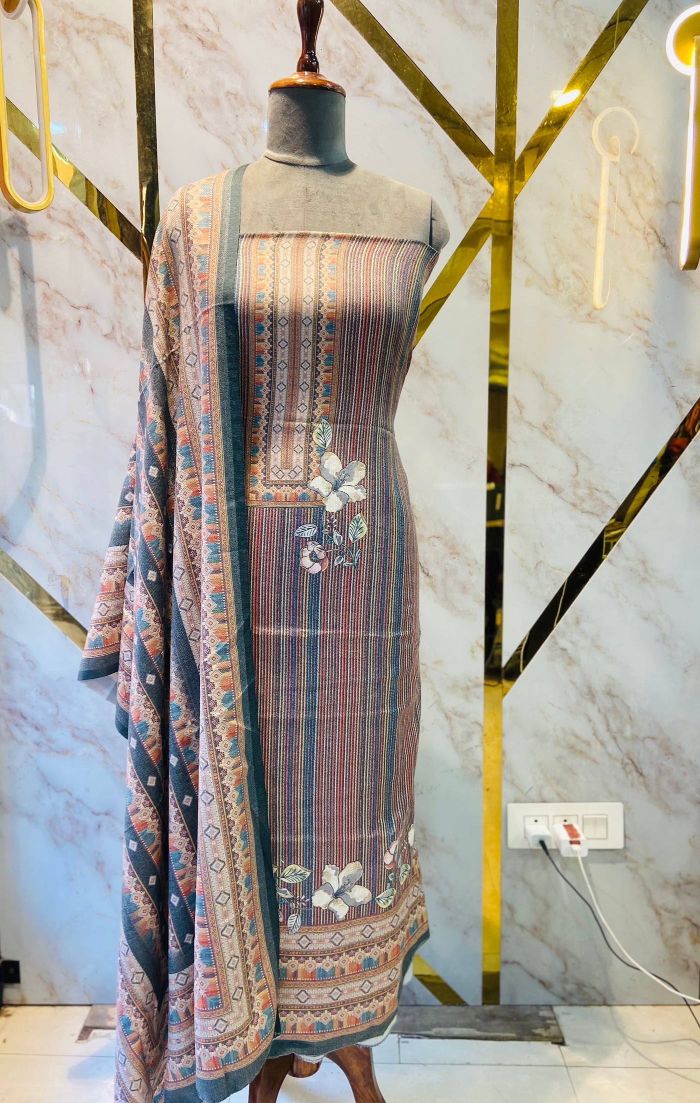 Premium Shimar Pashmina kani print Suit