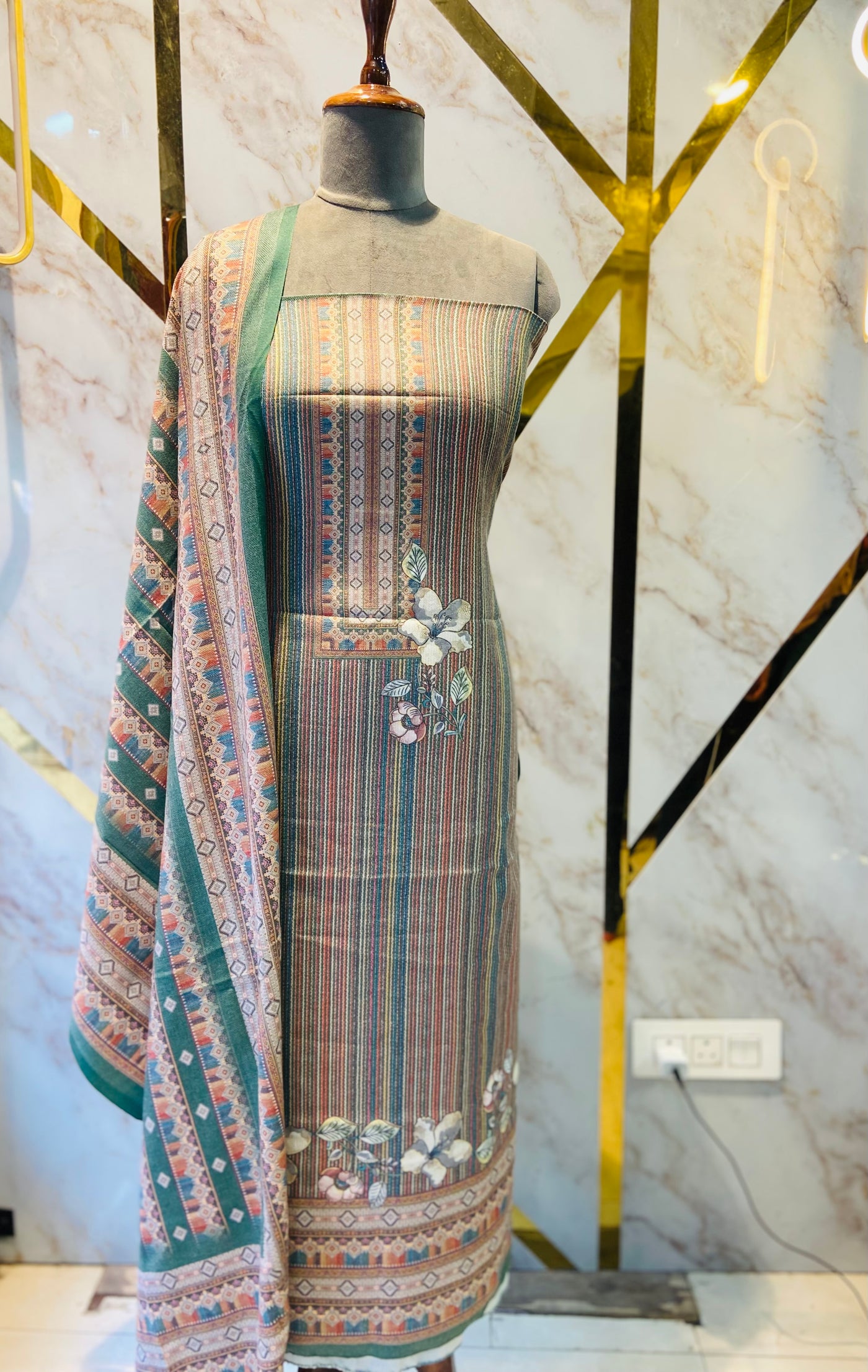 Premium Shimar Pashmina kani print Suit