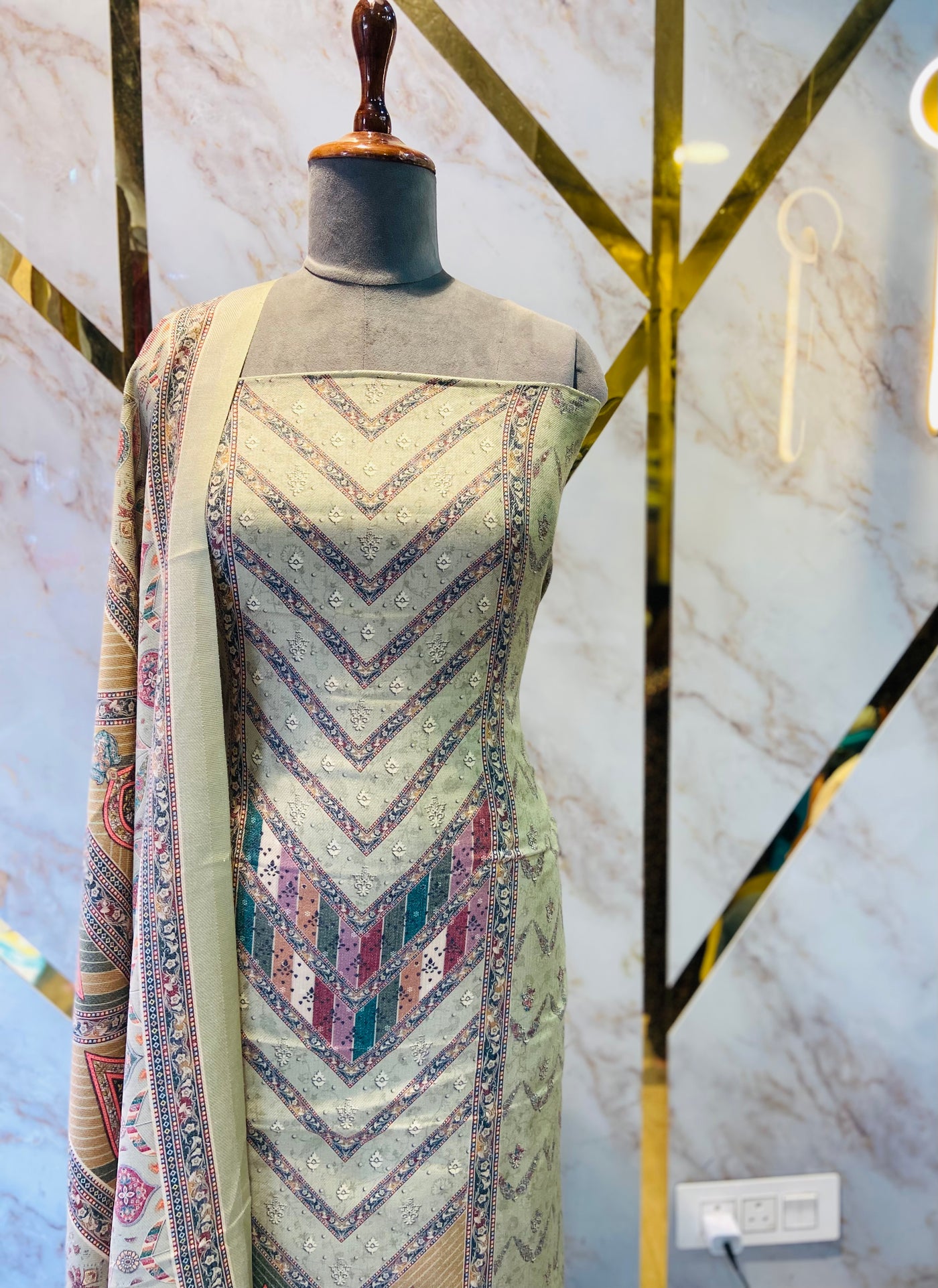 Premium Shimar Pashmina kani print Suit