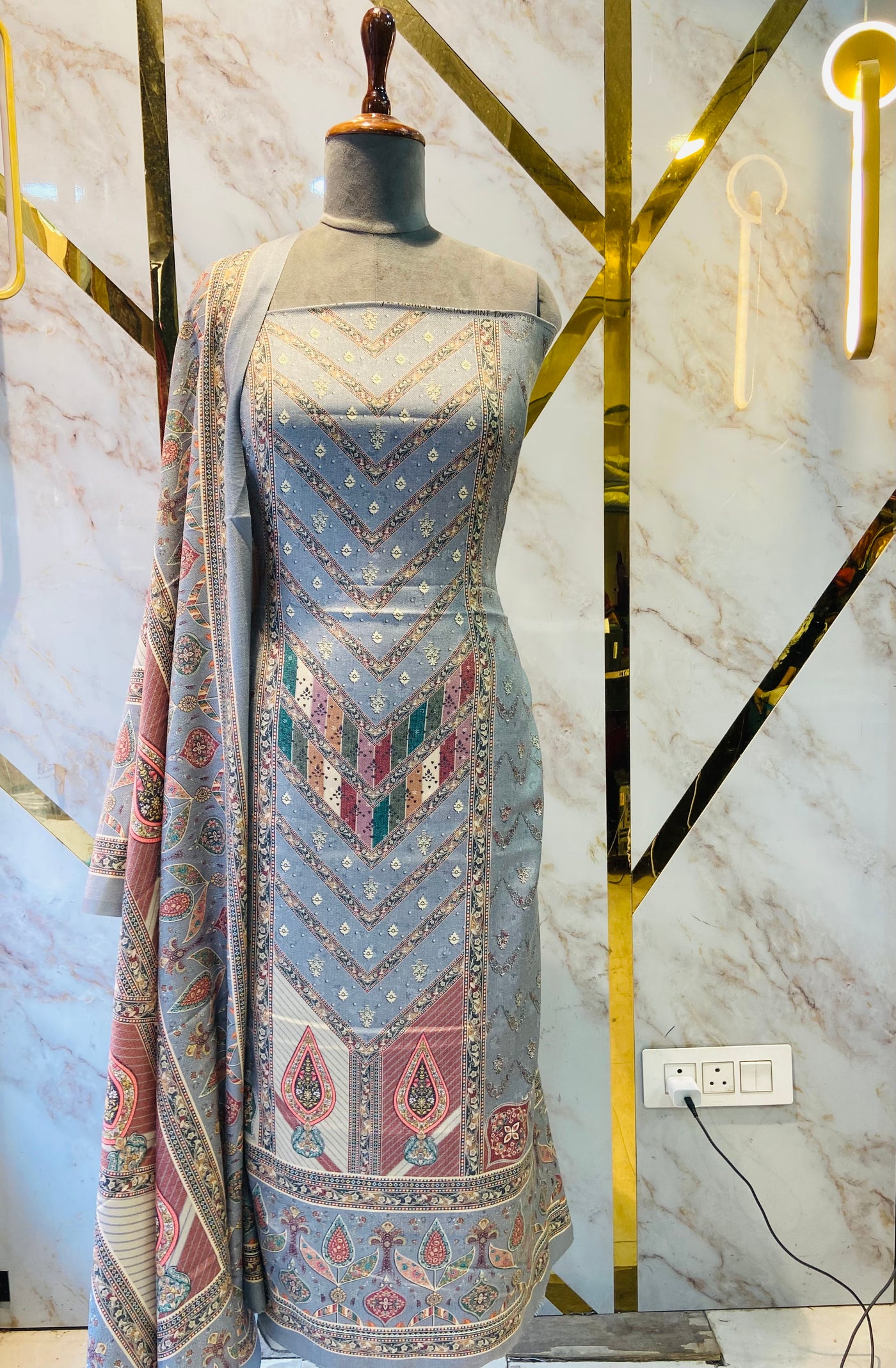 Premium Shimar Pashmina kani print Suit