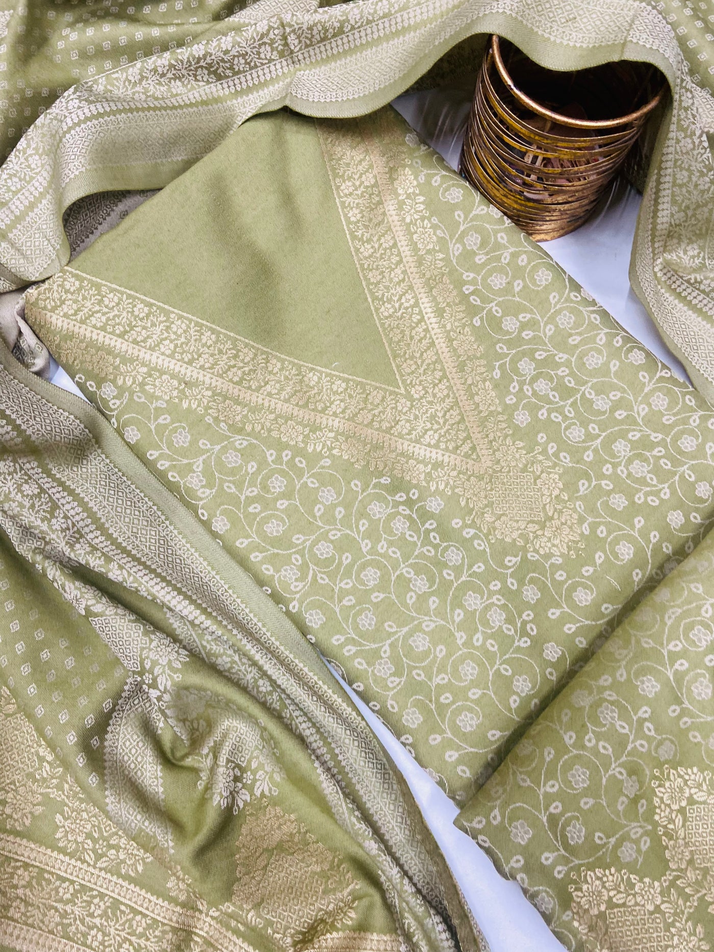 V neck Woollen party 🎉 suit 🥶