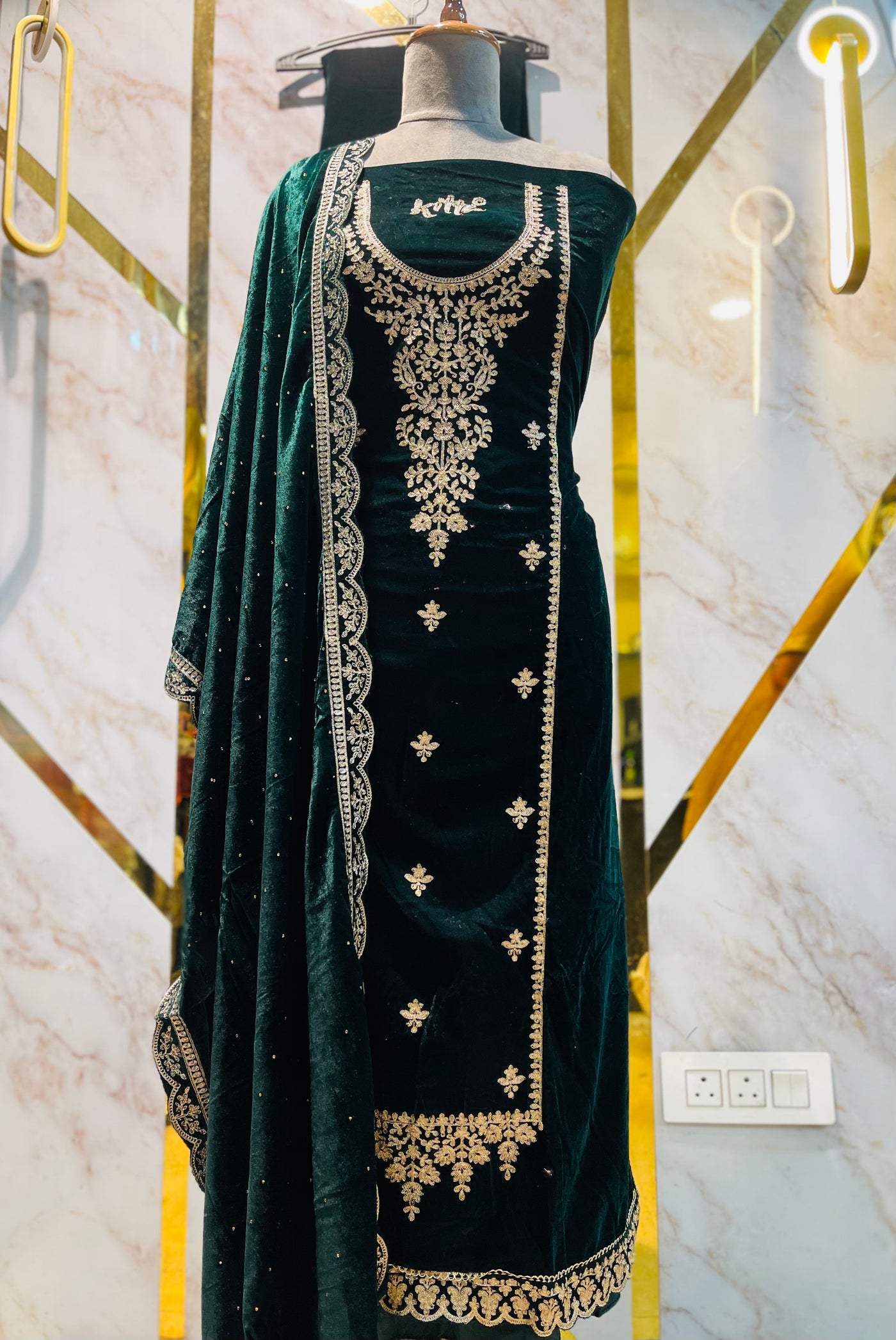 Premium  velvet  🥶 suit velvet bottom