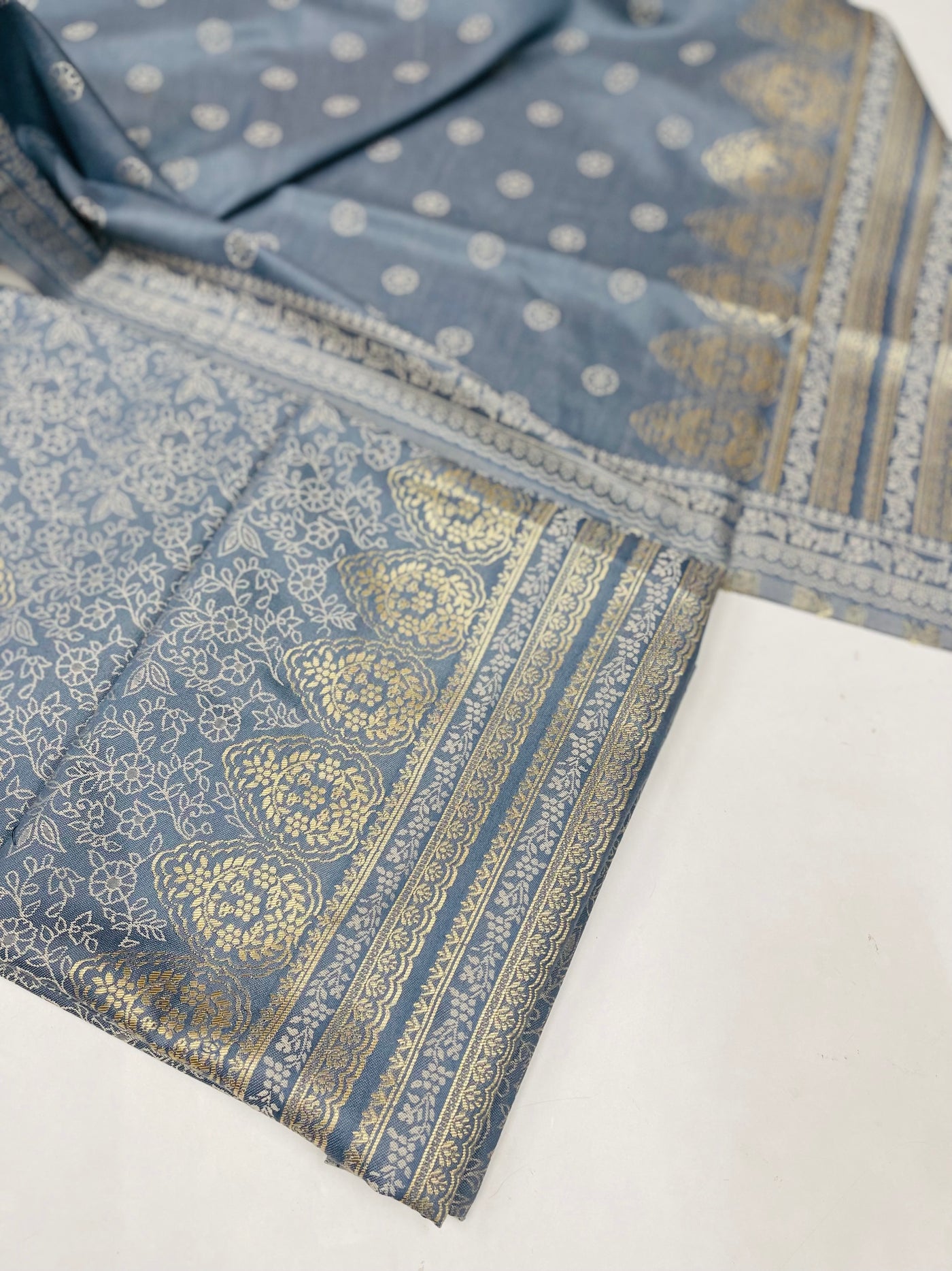 V neck Woollen party 🎉 suit 🥶