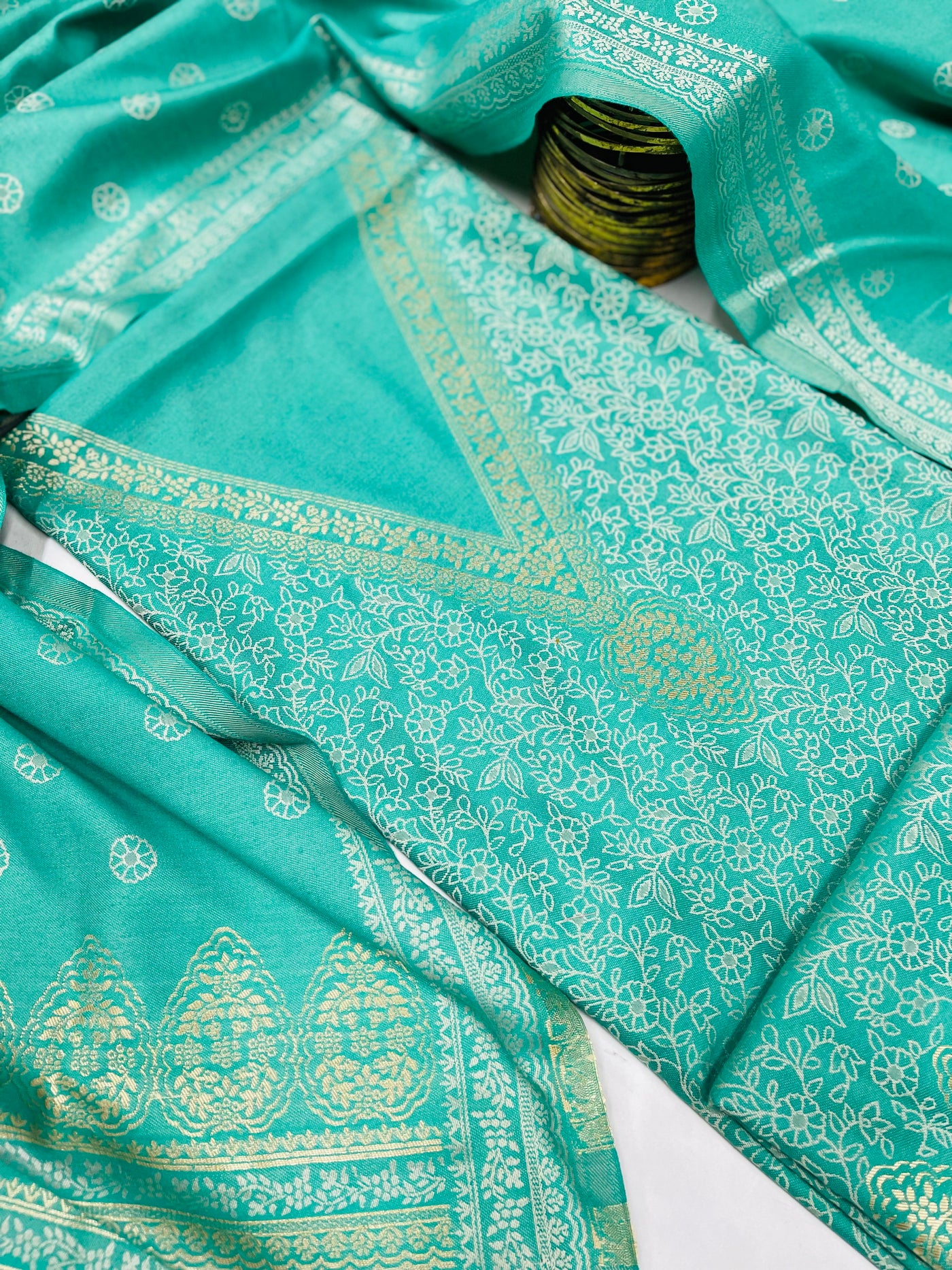 V neck Woollen party 🎉 suit 🥶