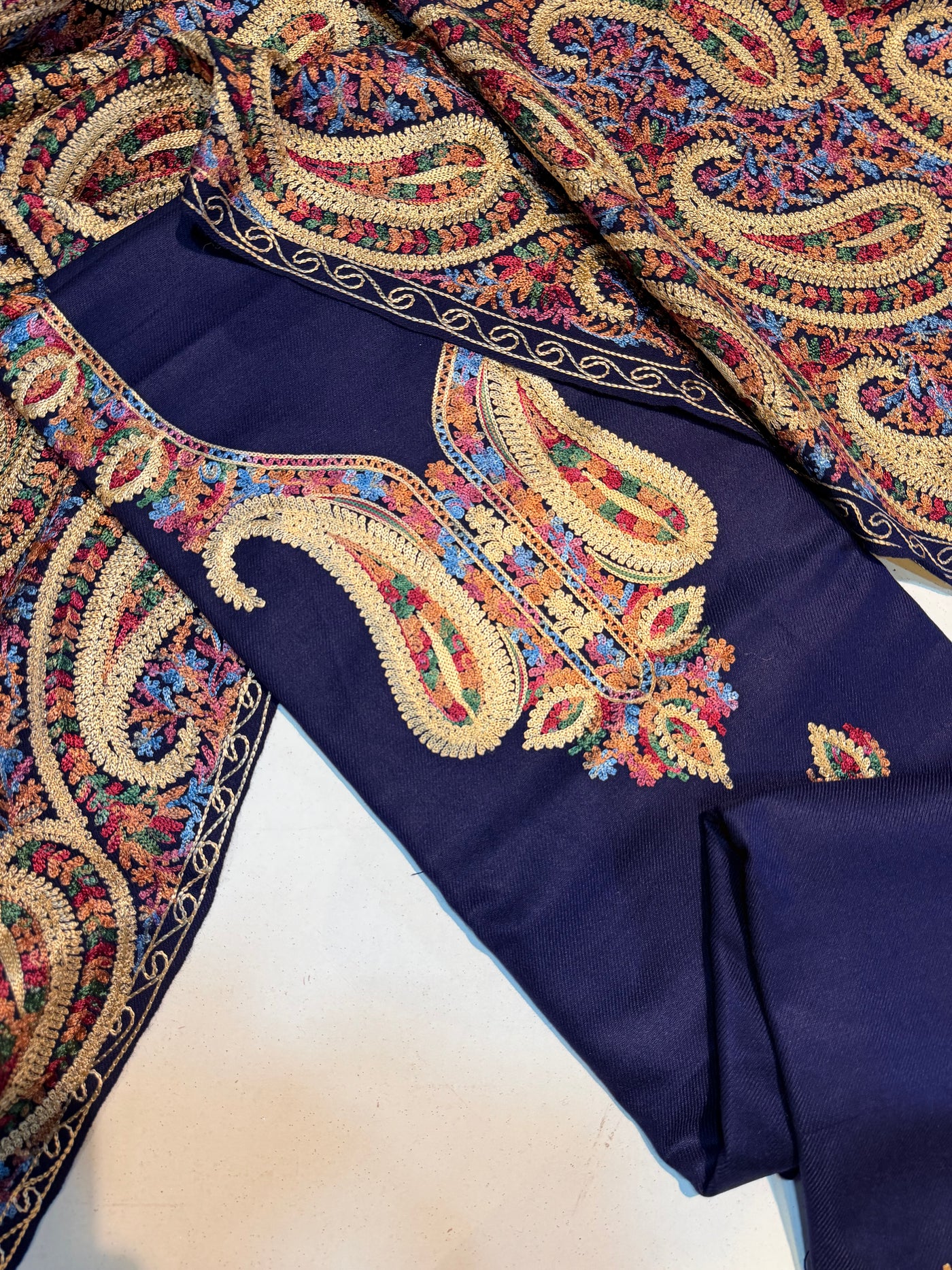 Kashmiri 🥶 winter pure suit (💯%handmade)