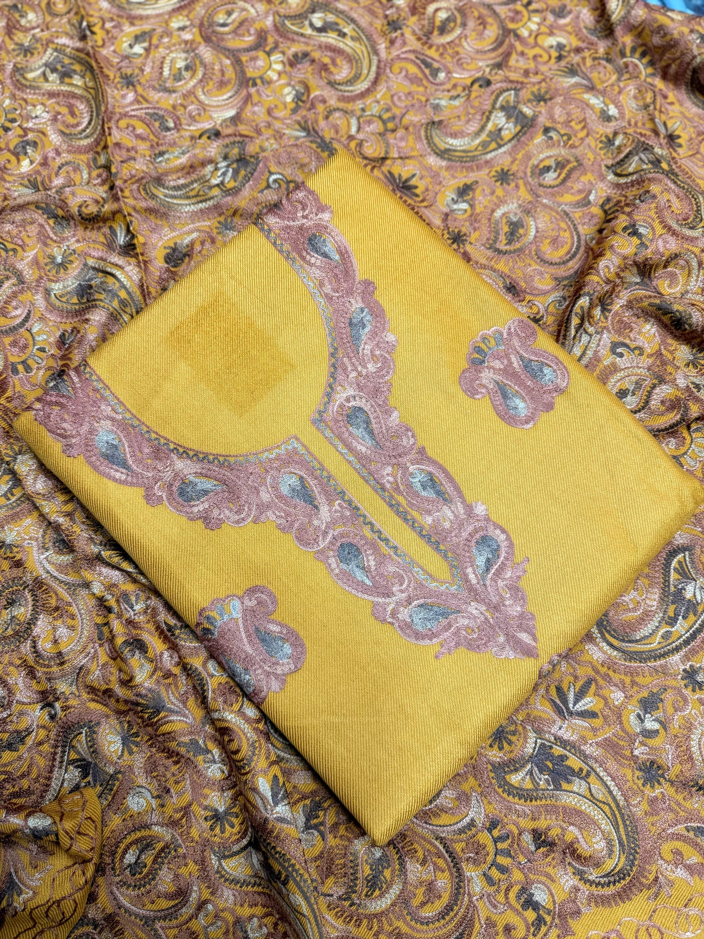 Kashmiri 🥶 winter pure suit (💯%handmade)