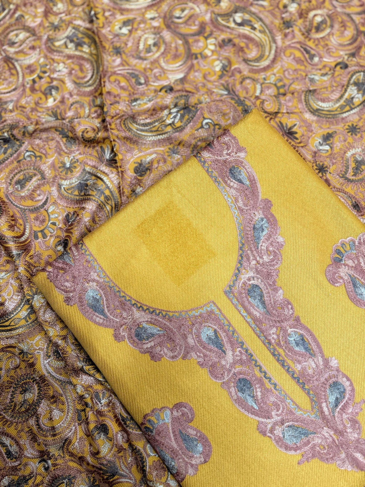 Kashmiri 🥶 winter pure suit (💯%handmade)