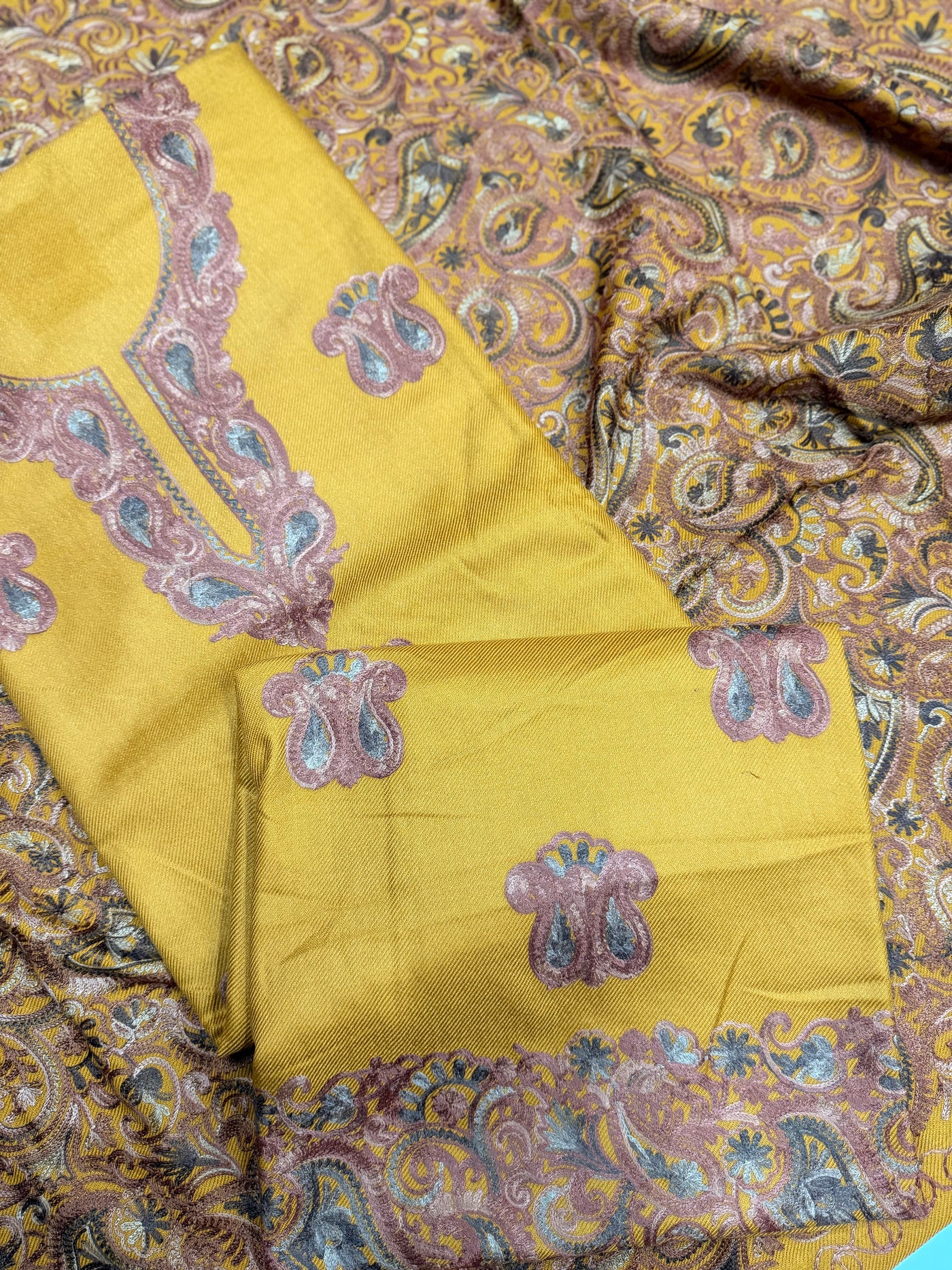 Kashmiri 🥶 winter pure suit (💯%handmade)