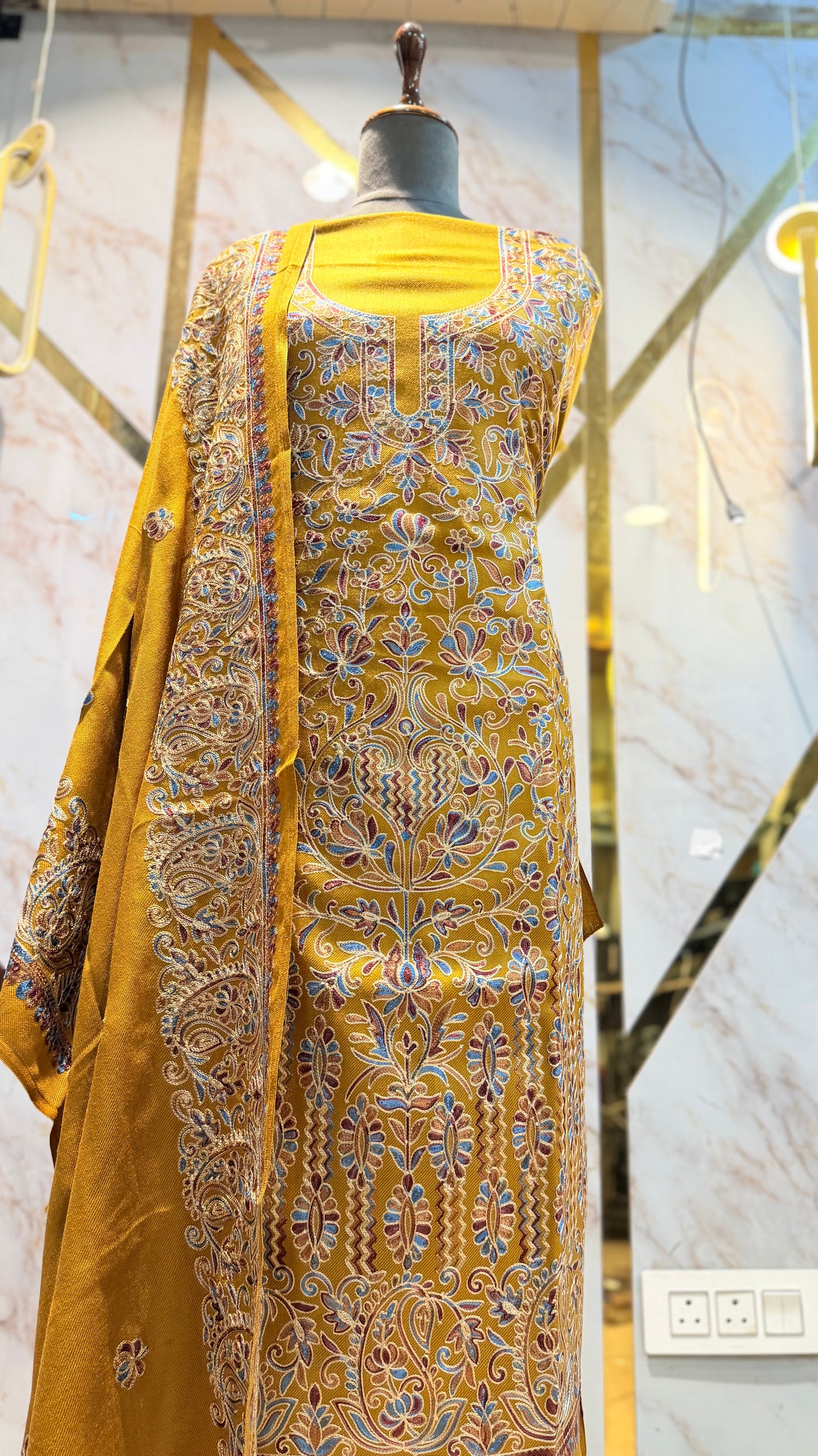 Kashmiri 🥶 winter pure suit (💯%handmade)