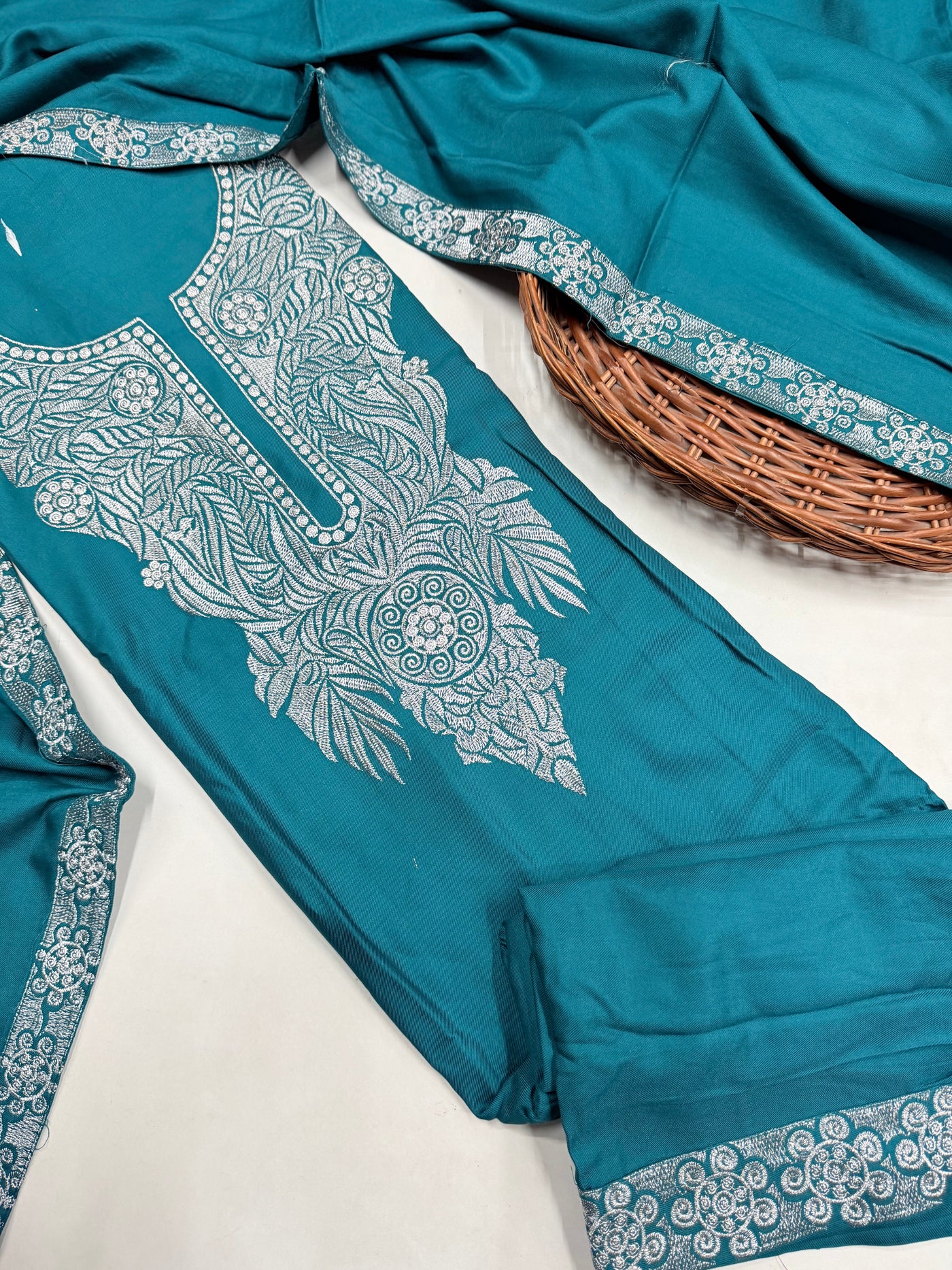 Kashmiri 🥶 winter pure suit (💯%handmade) 2025