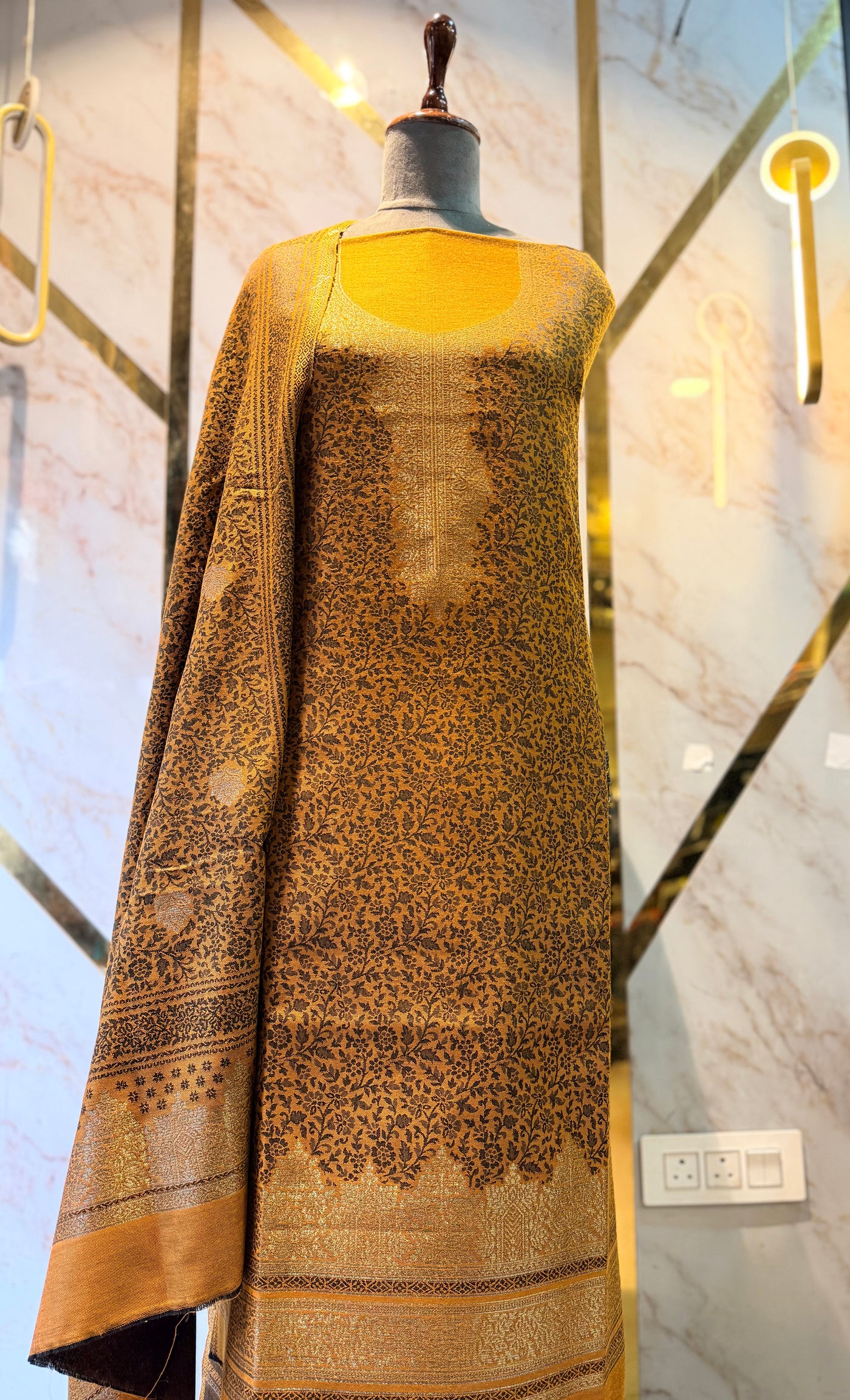 Premium Gold woollen party 🎉 suit