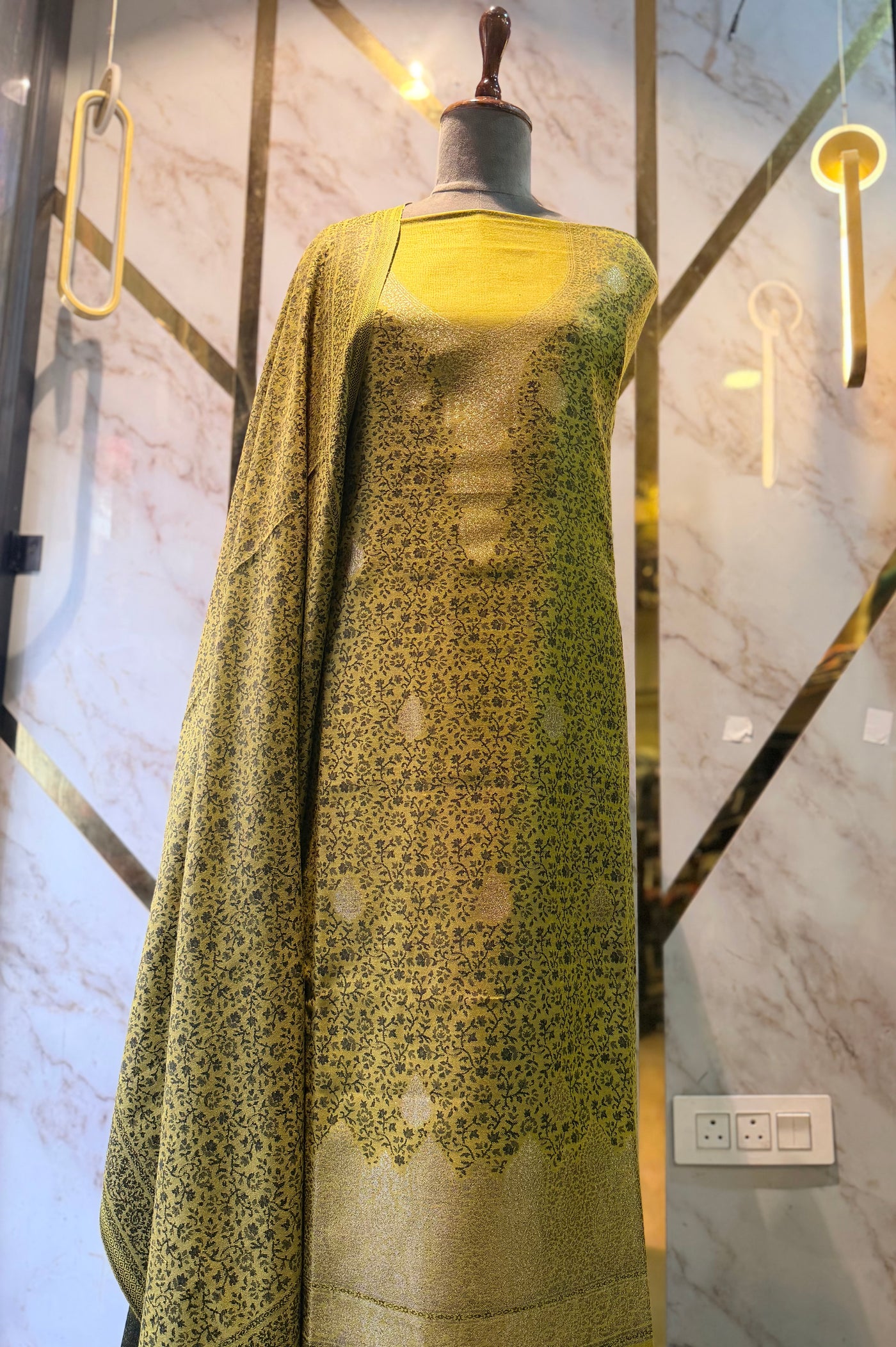 Premium Gold woollen party 🎉 suit