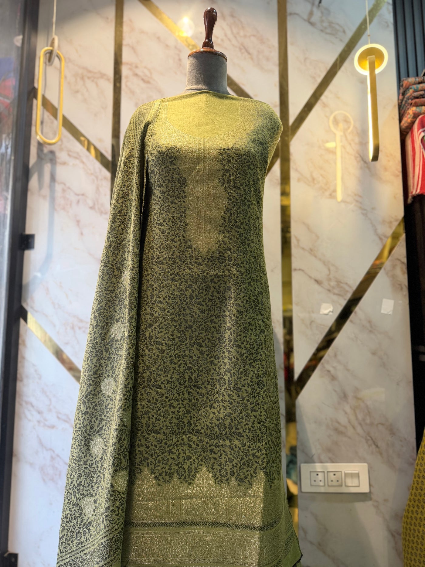 Premium Gold woollen party 🎉 suit