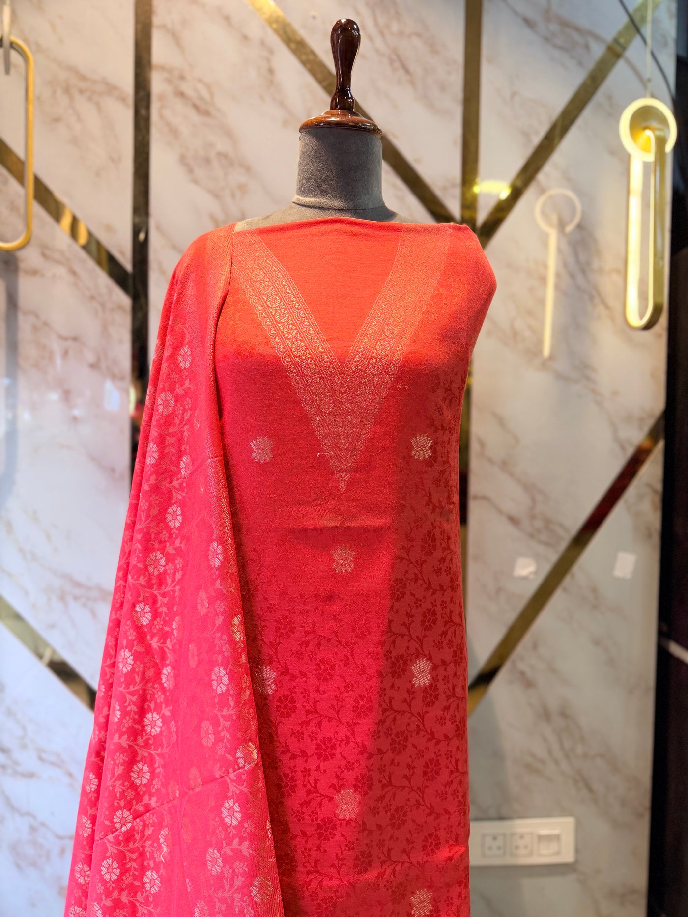 V neck Woollen party 🎉 suit 🥶